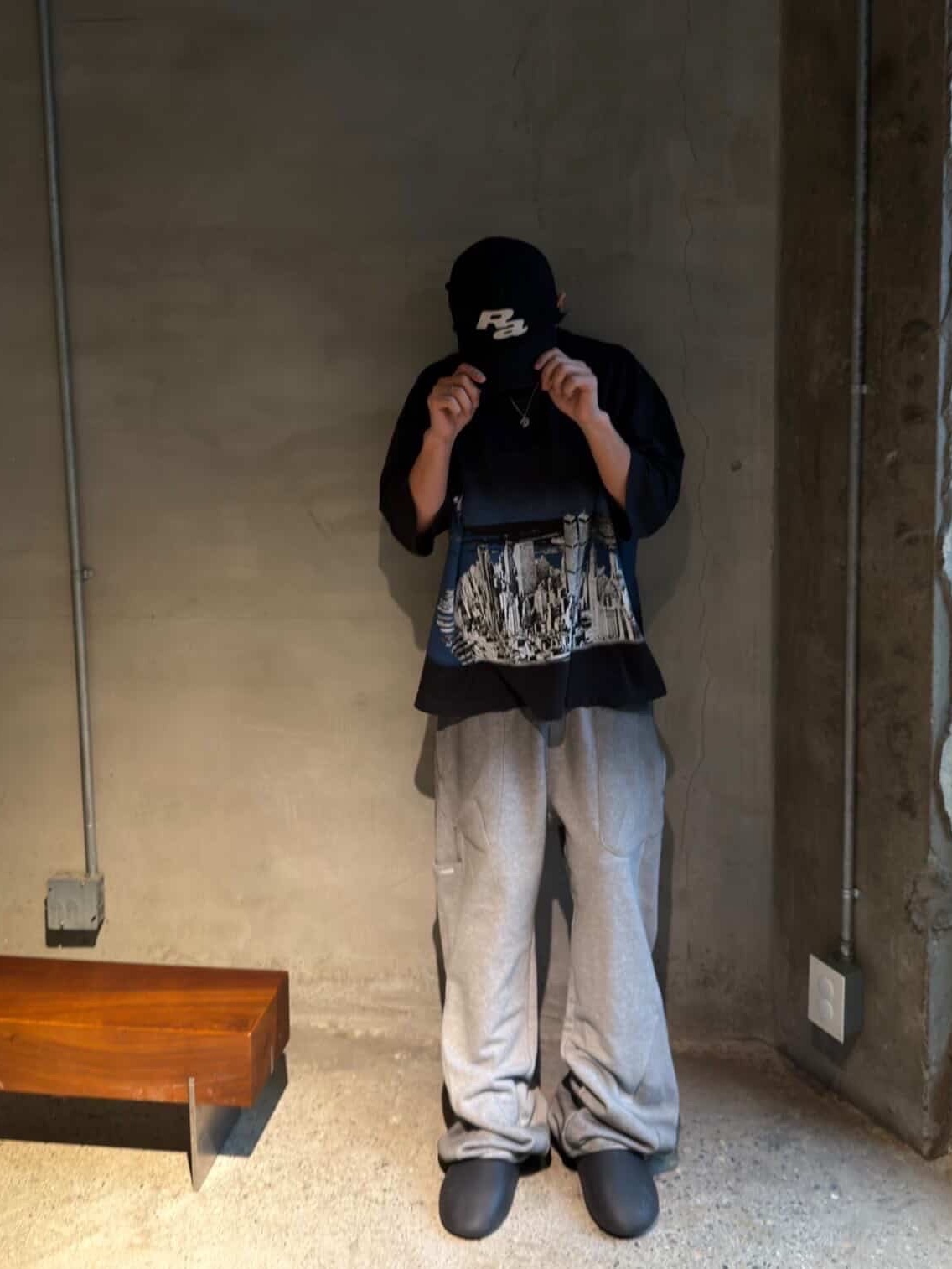 BLR Waffle Mix Washed Sweat Pants Melange Grey 착용 스타일