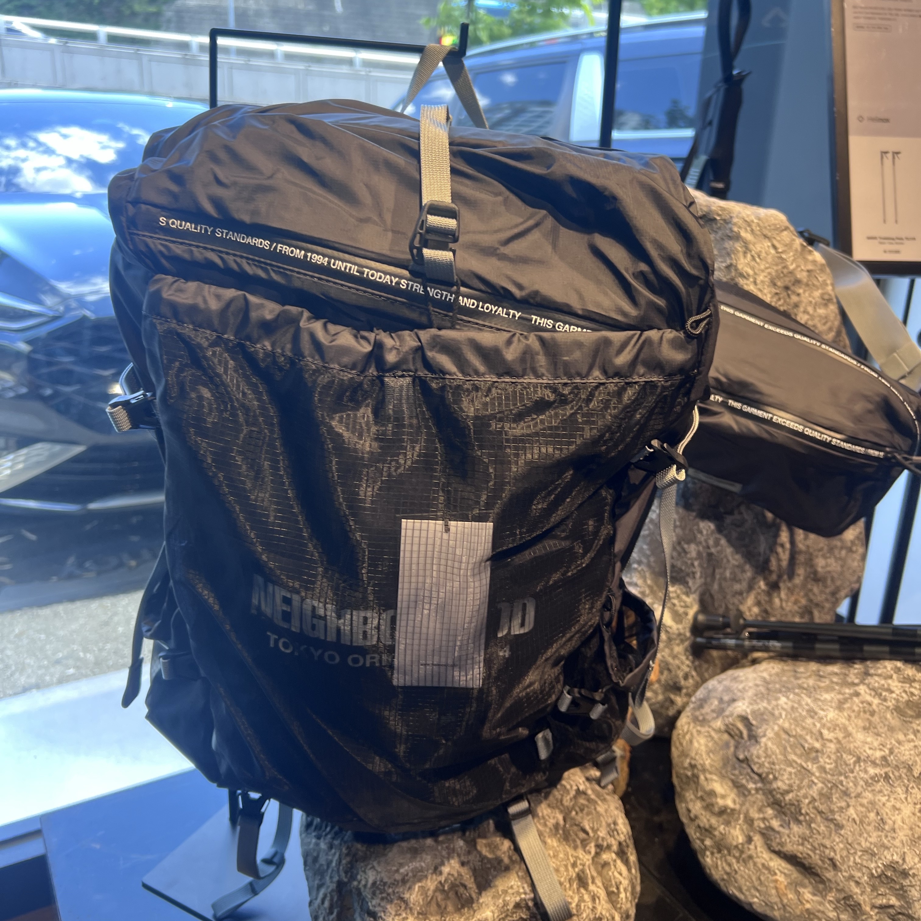 Neighborhood x Helinox Lite Roll Top Back Pack Black 착용 스타일