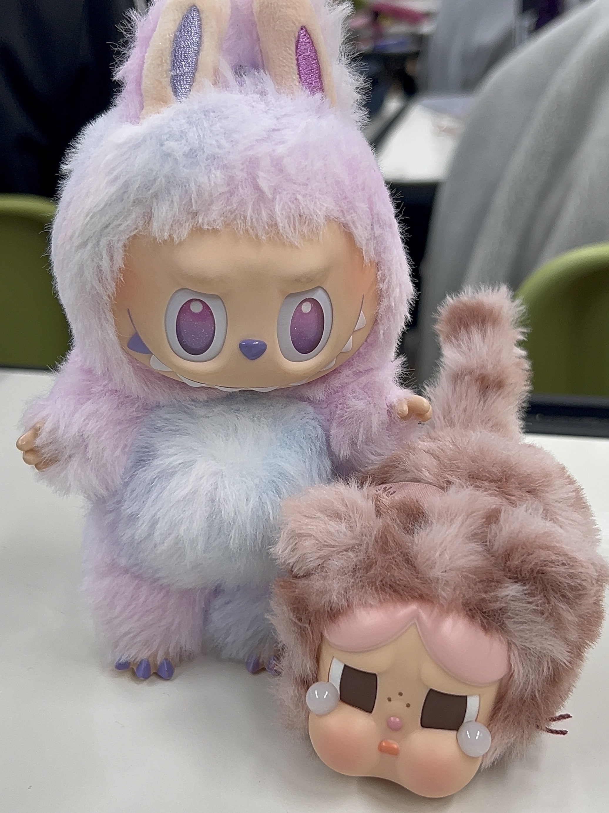Pop Mart Crybaby Wild But Cutie Series Vinyl Plush Pendant Pink Cutie (Opened Case), Pop Mart Labubu The Monsters Highlight Series Sealed Case (1 Blind Box) 착용 스타일