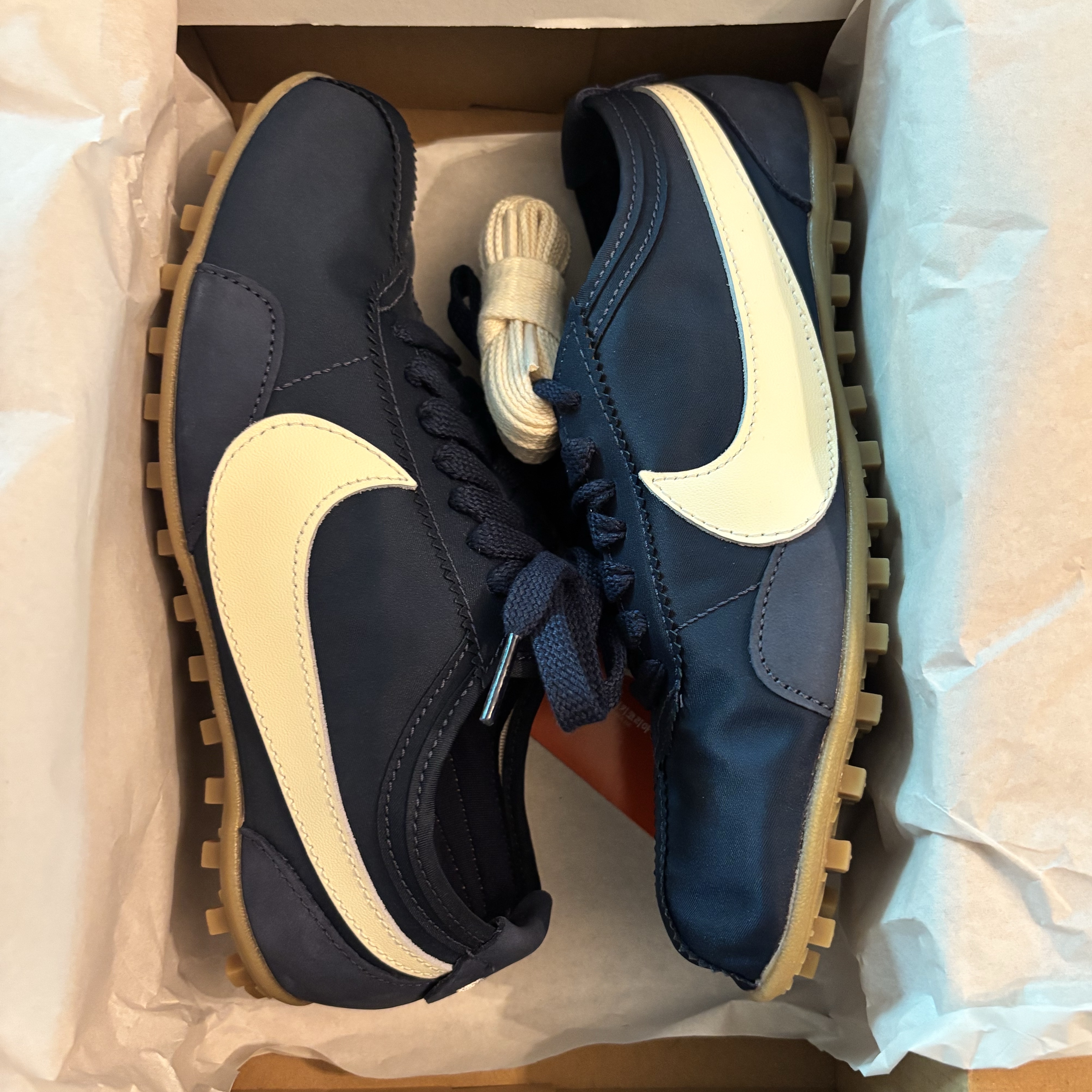 (W) Nike Moon Shoe OG Midnight Navy Gum Light Brown 착용 스타일 - 1