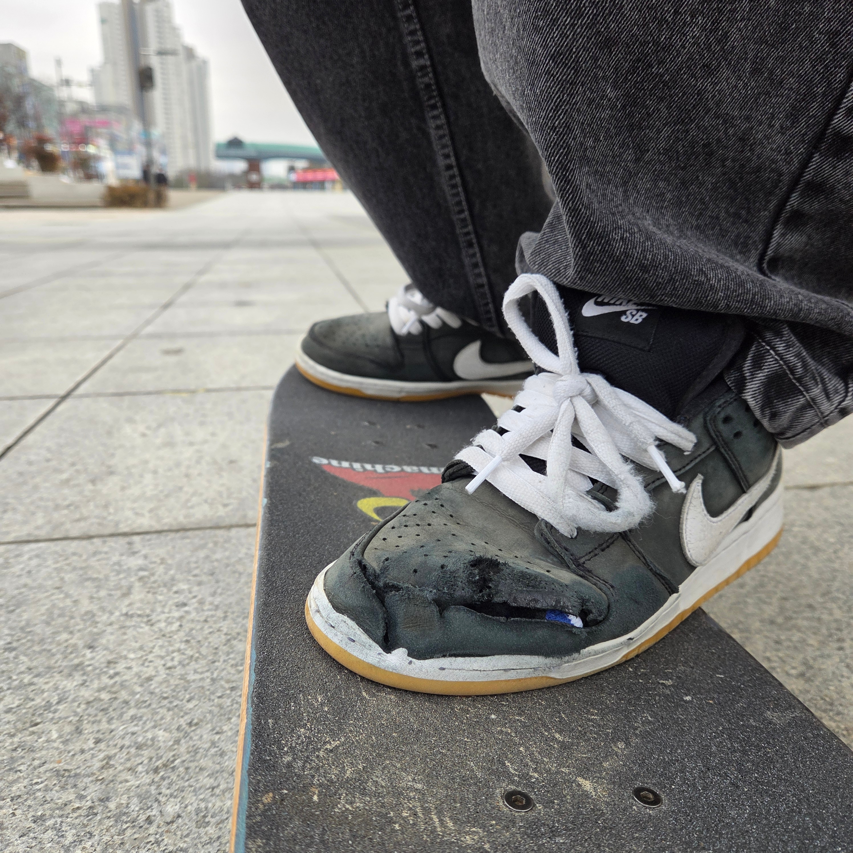 Nike SB Dunk Low Pro Black White 착용 스타일