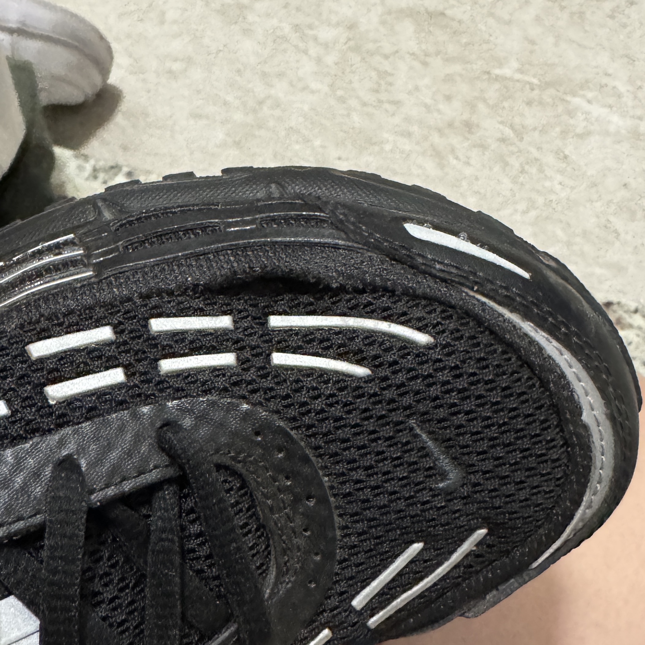 Nike Air Max TL 2.5 Black and Metallic Silver 착용 스타일