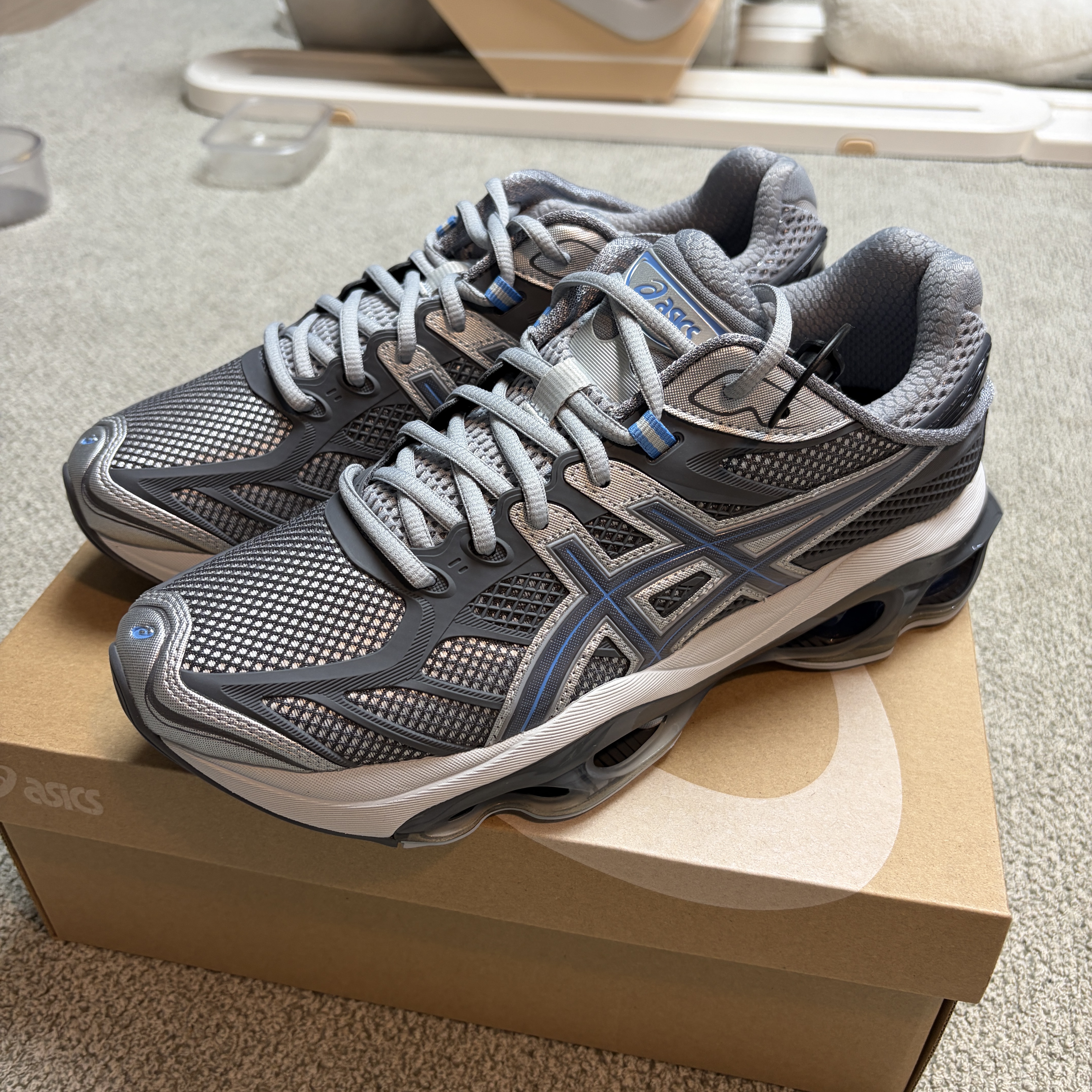Asics Gel-Kinetic 2.0 Pure Silver Blue Coast 착용 스타일