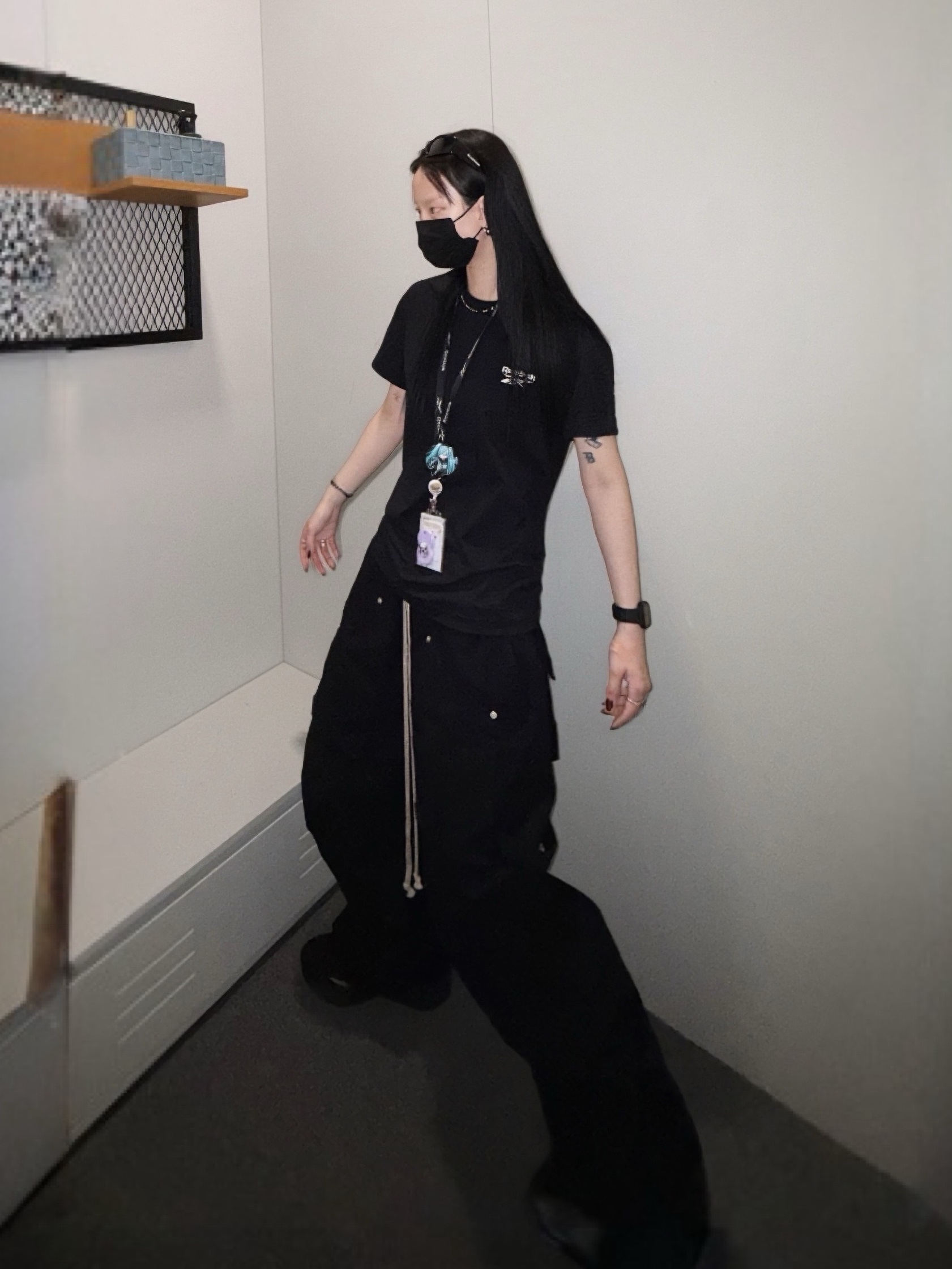 Flavorism VTG Detachable Ripstop Cargo pants Washed Black, Balenciaga Swift Oval Sunglasses Black 착용 스타일 - 1