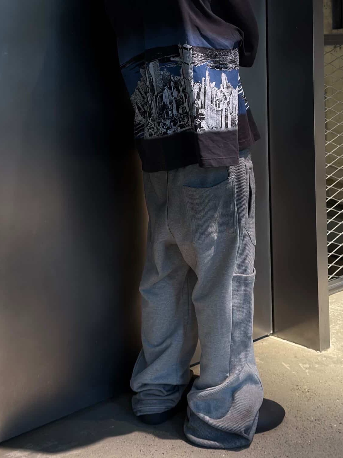 BLR Waffle Mix Washed Sweat Pants Melange Grey 착용 스타일