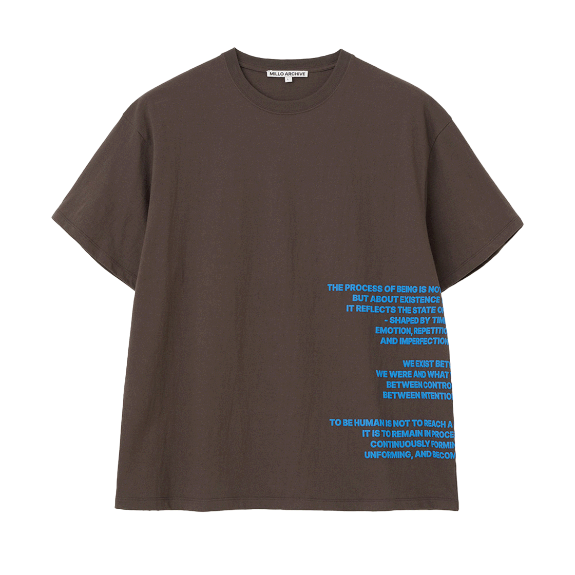 밀로 아카이브 사이드 타이포 프린티드 티셔츠 브라운(Millo Archive Side Typo Printed T-Shirt Brown)