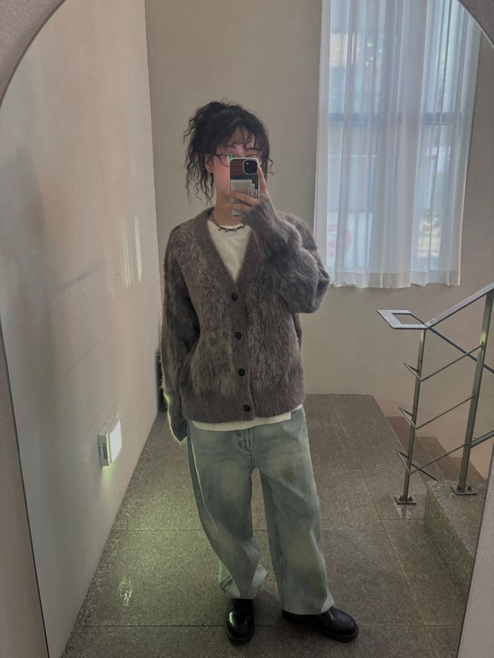 Sunday Ceremony Vintage Japanese Denim Jeans - Ageing Blue, Sunday Ceremony Gradient Jacquard Cardigan - Brown 착용 스타일
