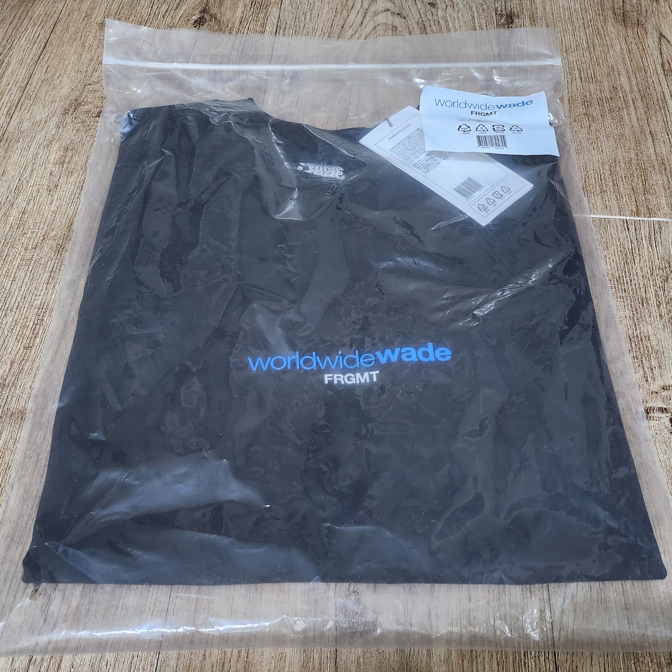 WADE x FRGMT T-shirt Black 착용 스타일 - 4
