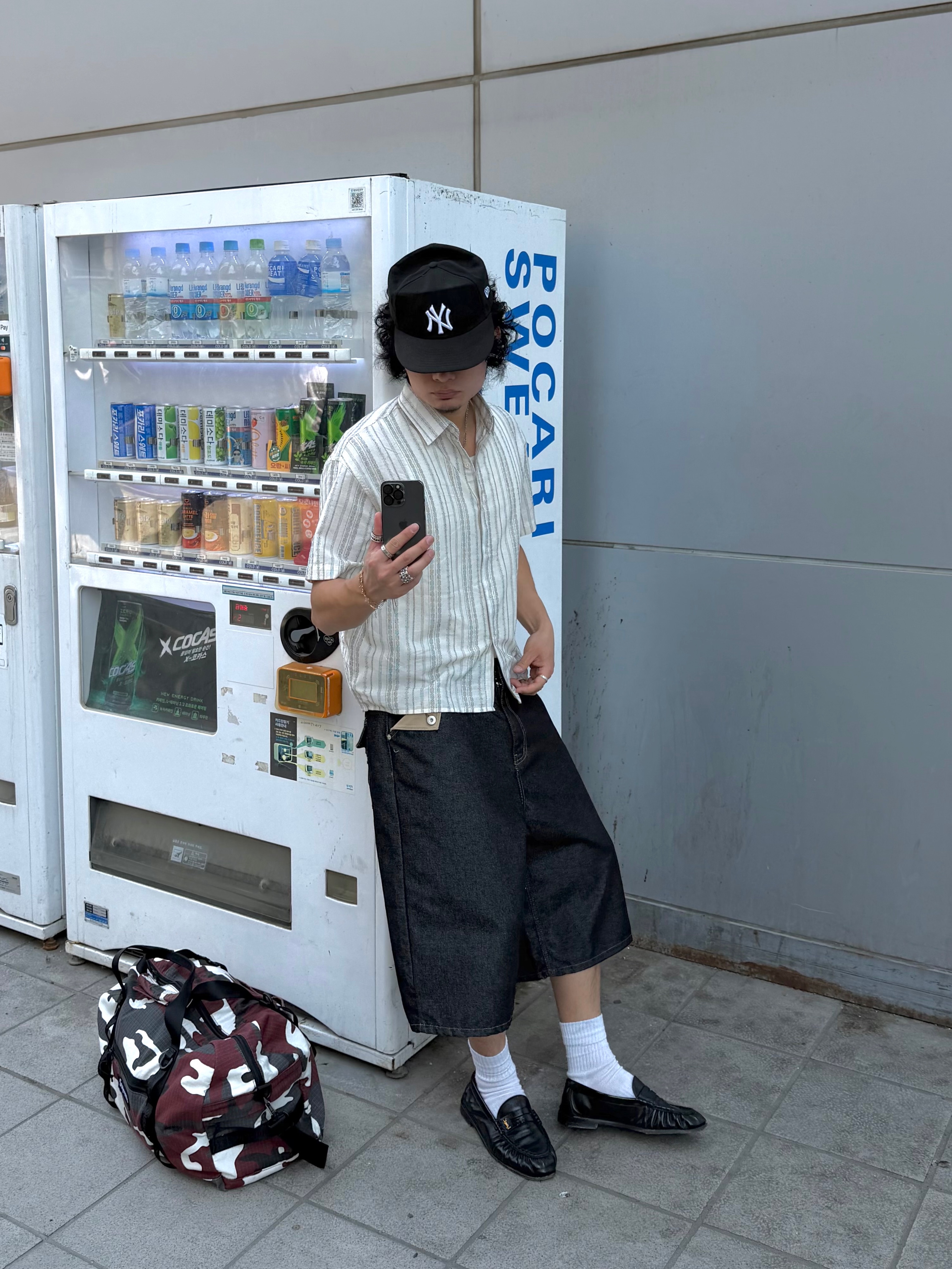New Era MLB New York Yankees Basic 59Fifty Fitted Cap Black White, (W) Saint Laurent Le Loafer Penny in Shiny Leather Black 착용 스타일