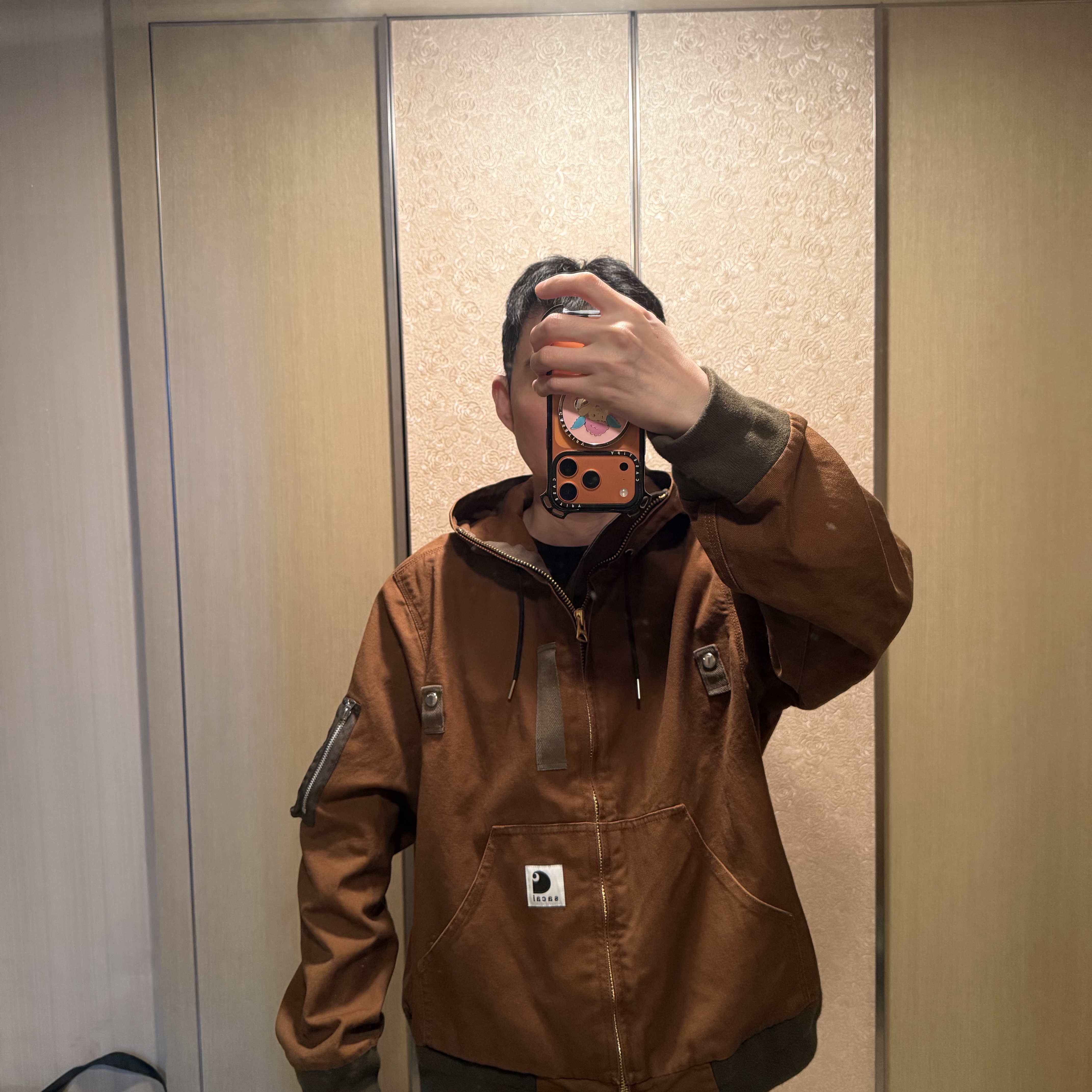 Sacai x Carhartt WIP Washed Duck Hooded Blouson Dark Beige 착용 스타일 - 1