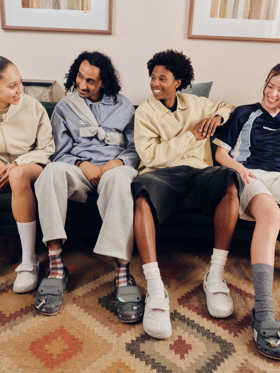 Crocs x Umbro Crafted Clog Atmosphere, Crocs x Umbro Classic Clog Bone Slate Grey 착용 스타일 - 2