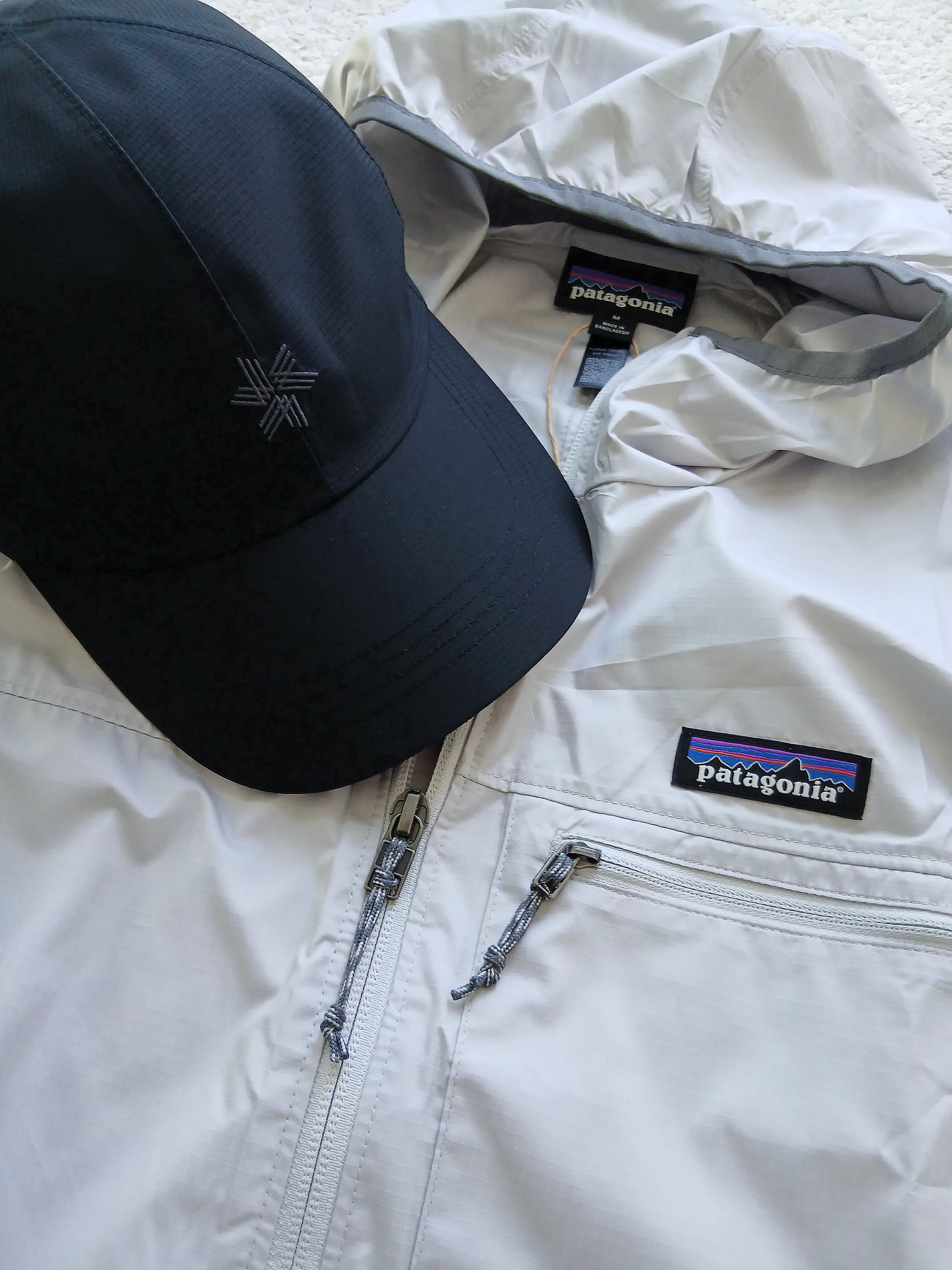 Goldwin Gore-Tex 3L Cap Black, Patagonia Light Variable Jacket Crisp Grey 착용 스타일 - 1