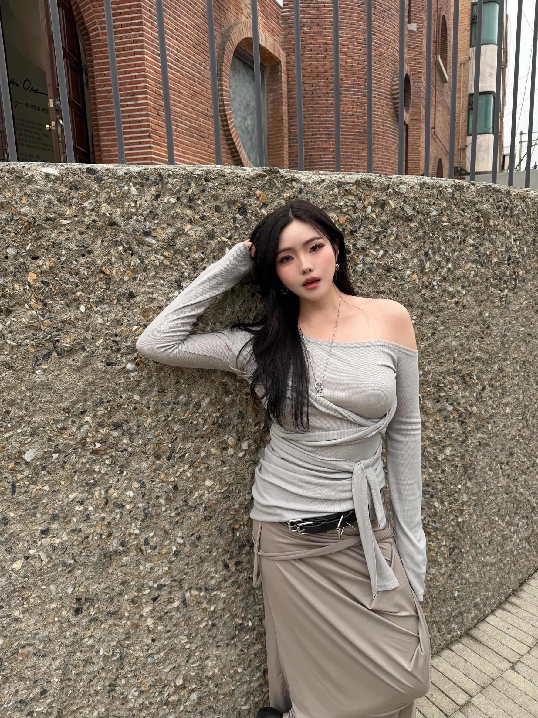 BLR Asymmetric Layered Maxi Skirt Light Cocoa 착용 스타일