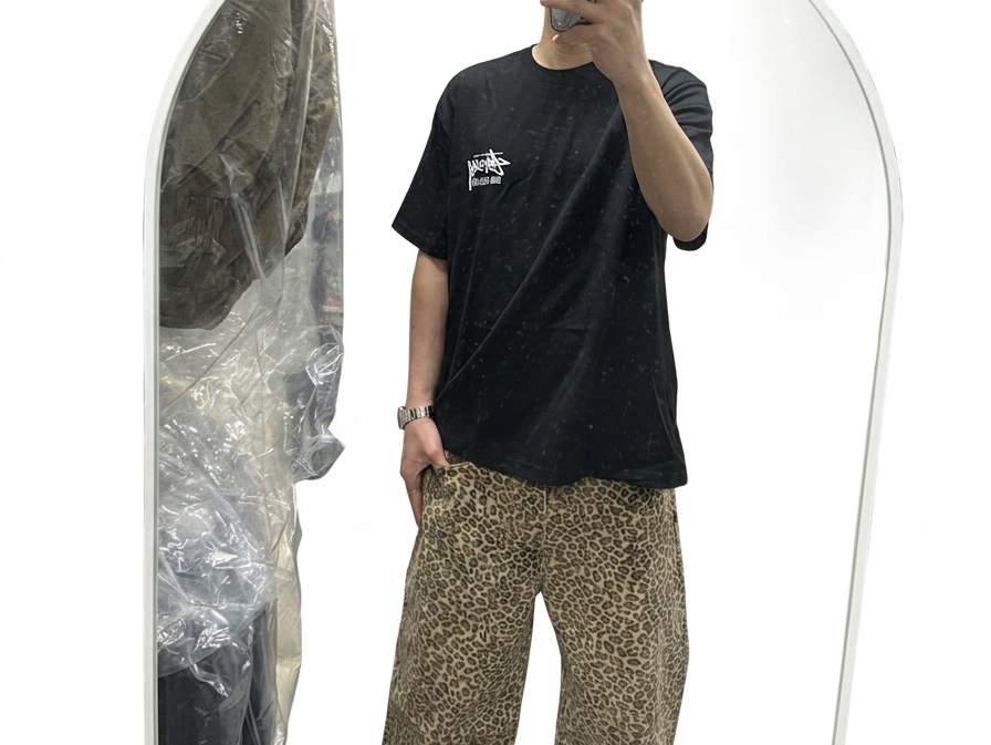 Stussy New Classic Jean Denim Leopard, Stussy Stock Los Angeles T-Shirt Black 착용 스타일