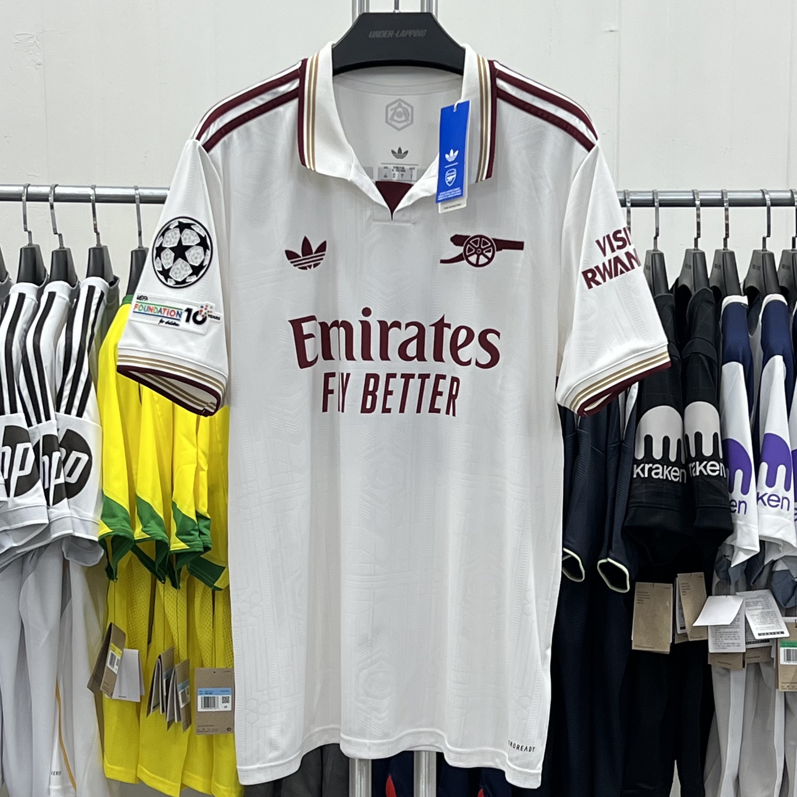 Adidas Arsenal 2025/26 3rd Jersey Cloud White Team Coll Burgundy 2 - KR Sizing (Non Marking Ver.), Adidas Arsenal 2025/26 3rd Long Sleeve Jersey Cloud White Team Coll Burgundy 2 - KR Sizing (Non Marking Ver.) 착용 스타일 - 2