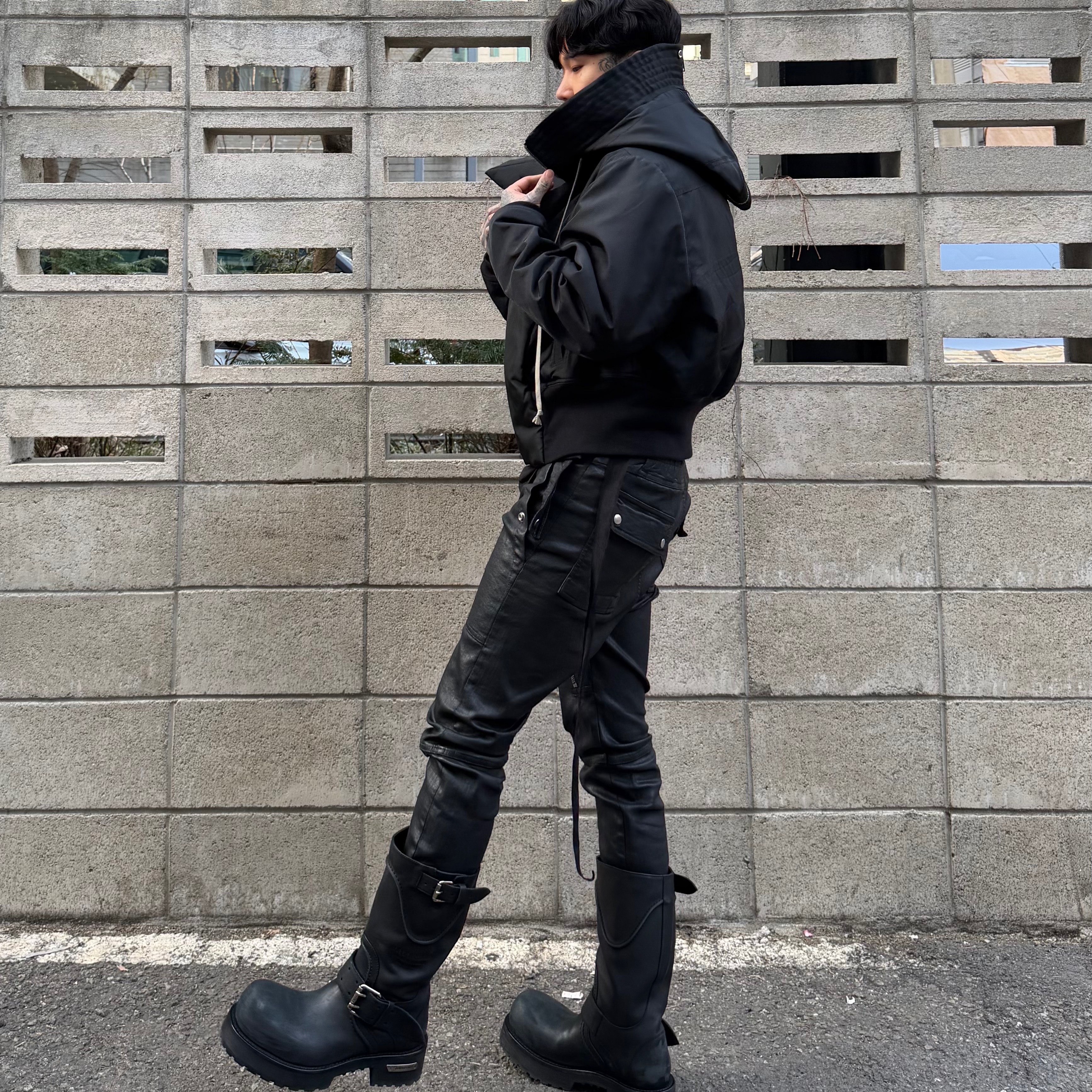 Balenciaga Venom Boot Black 착용 스타일 - 2