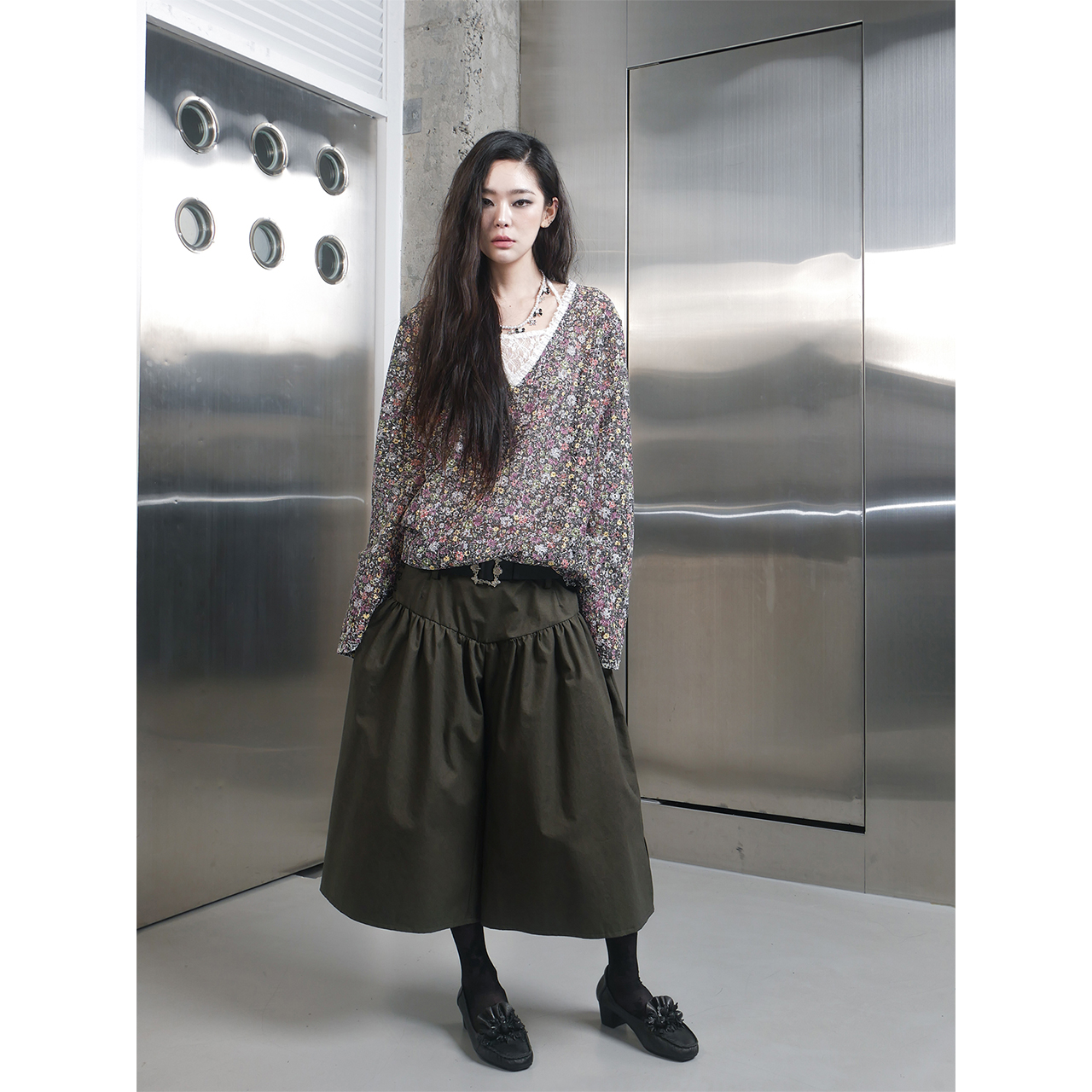 스틸레써디 플로럴 펀칭 브이넥 탑(Still Lethardy Floral Punching V-Neck Top) - 6