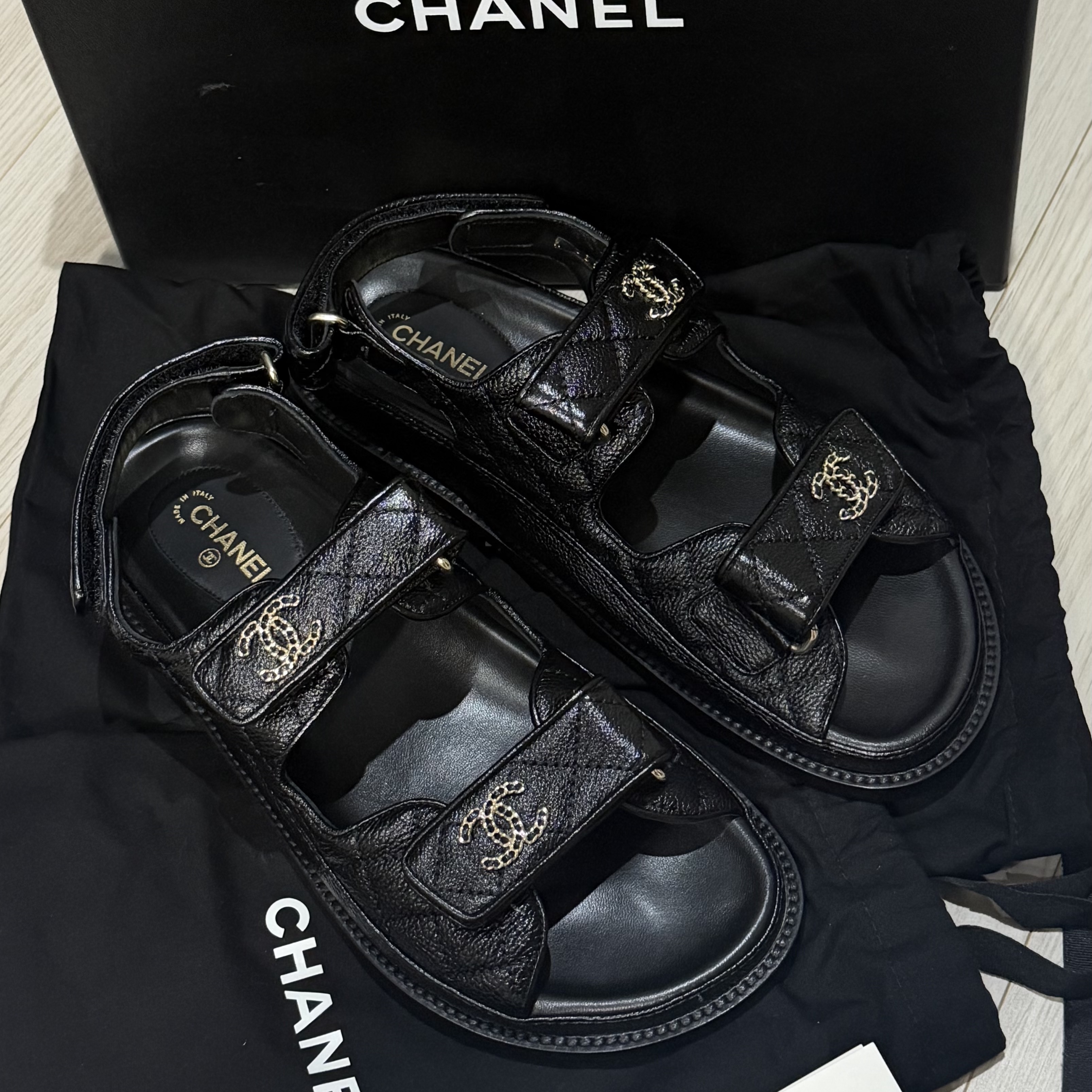 (W) Chanel Sandals Grained Calfskin & Black 착용 스타일