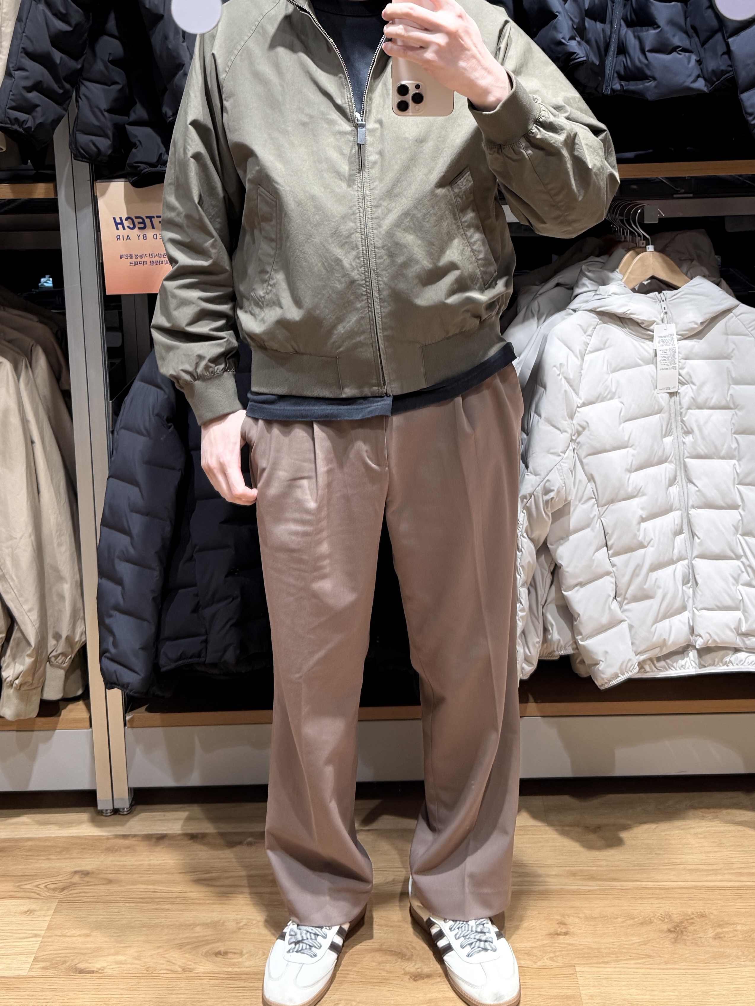 Uniqlo x JW Anderson Zip-Up Blouson Olive 착용 스타일