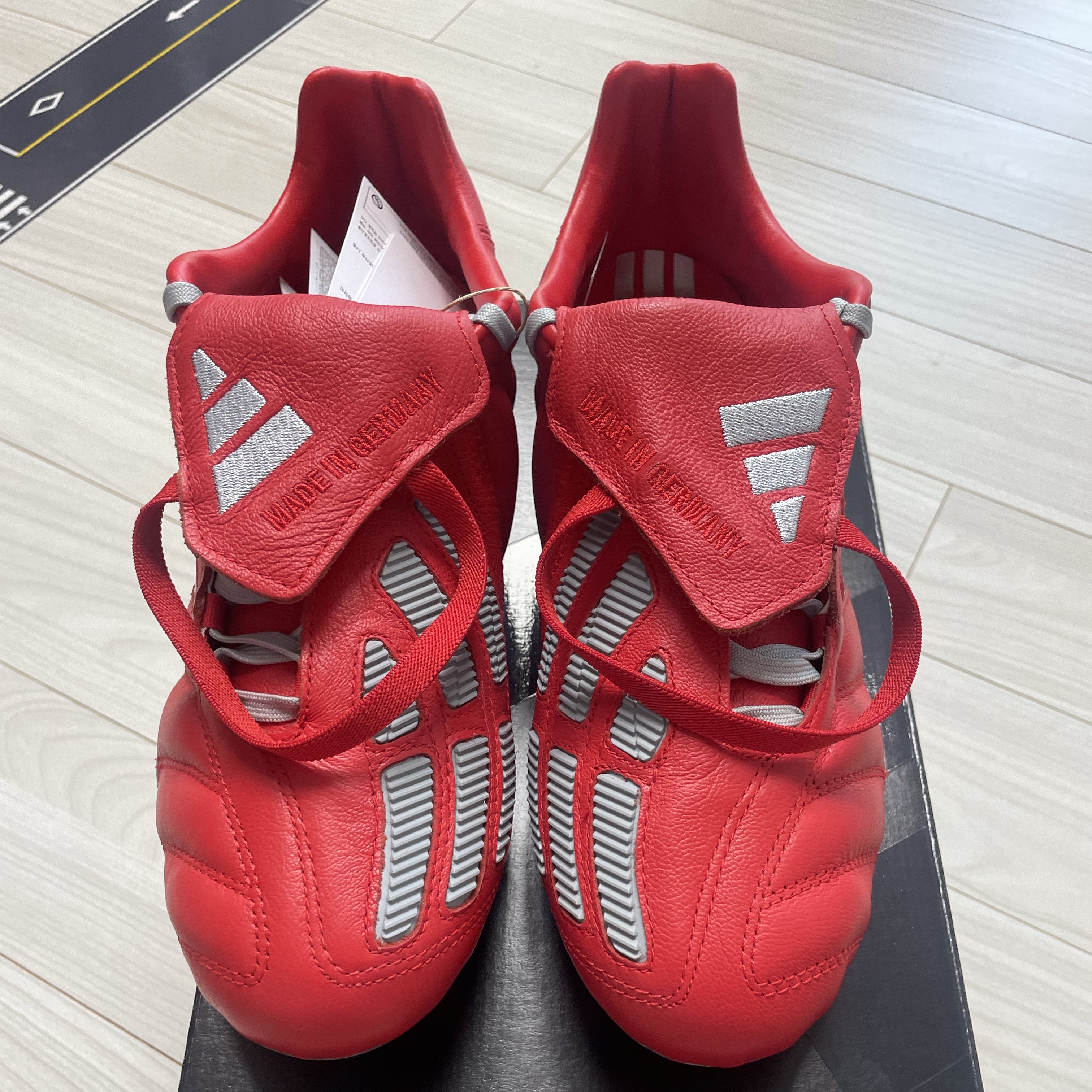 Adidas Predator Mania FG Vivid Red Silver Metallic 착용 스타일