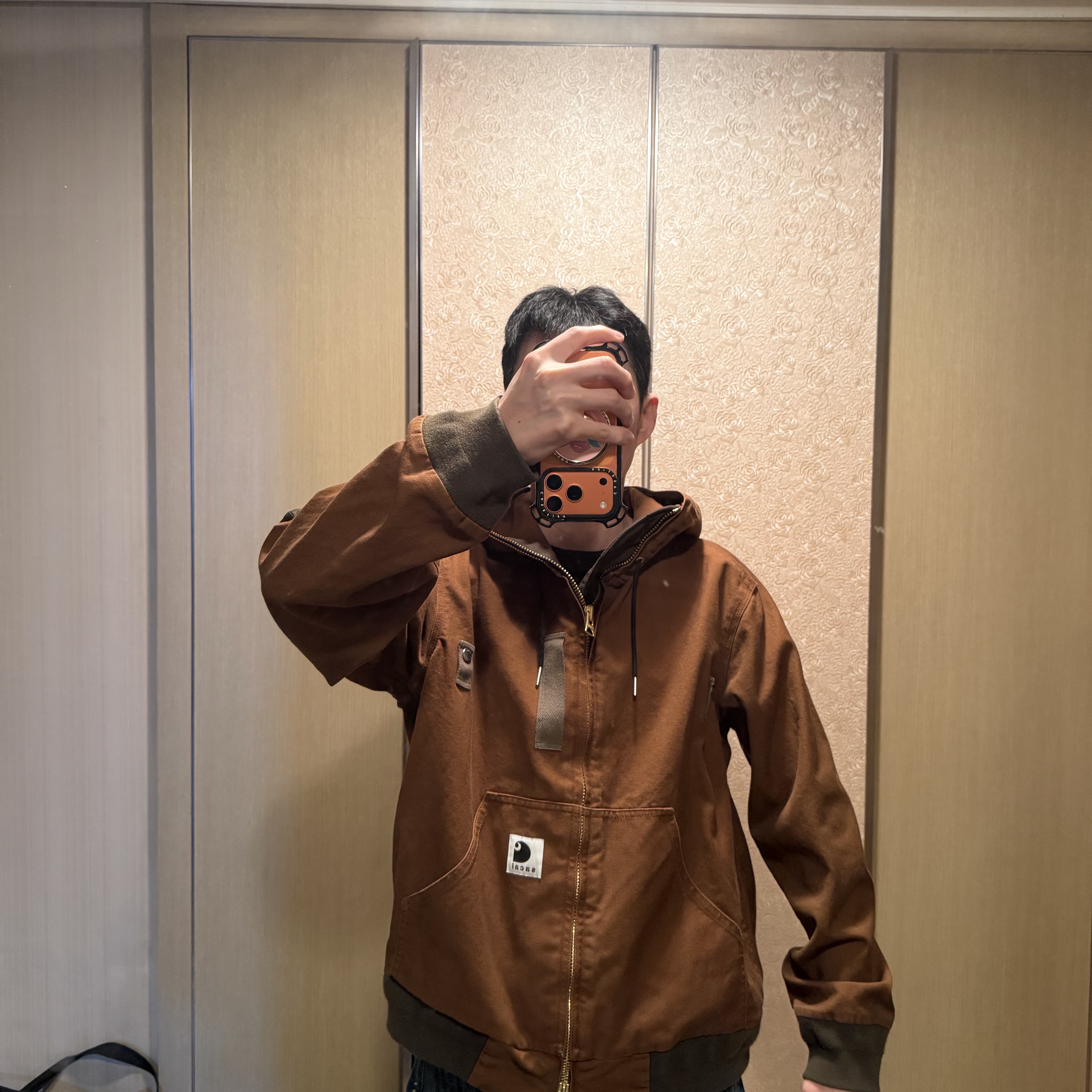 Sacai x Carhartt WIP Washed Duck Hooded Blouson Dark Beige 착용 스타일 - 2
