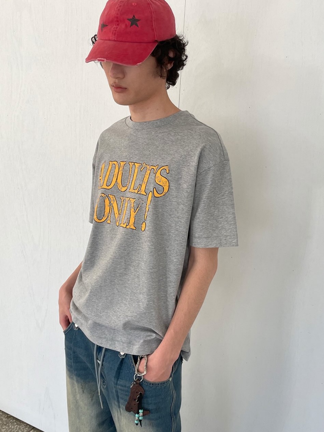Thevinylhouse Lucky House Tee White, Thevinylhouse Lucky House Tee Grey 착용 스타일 - 2
