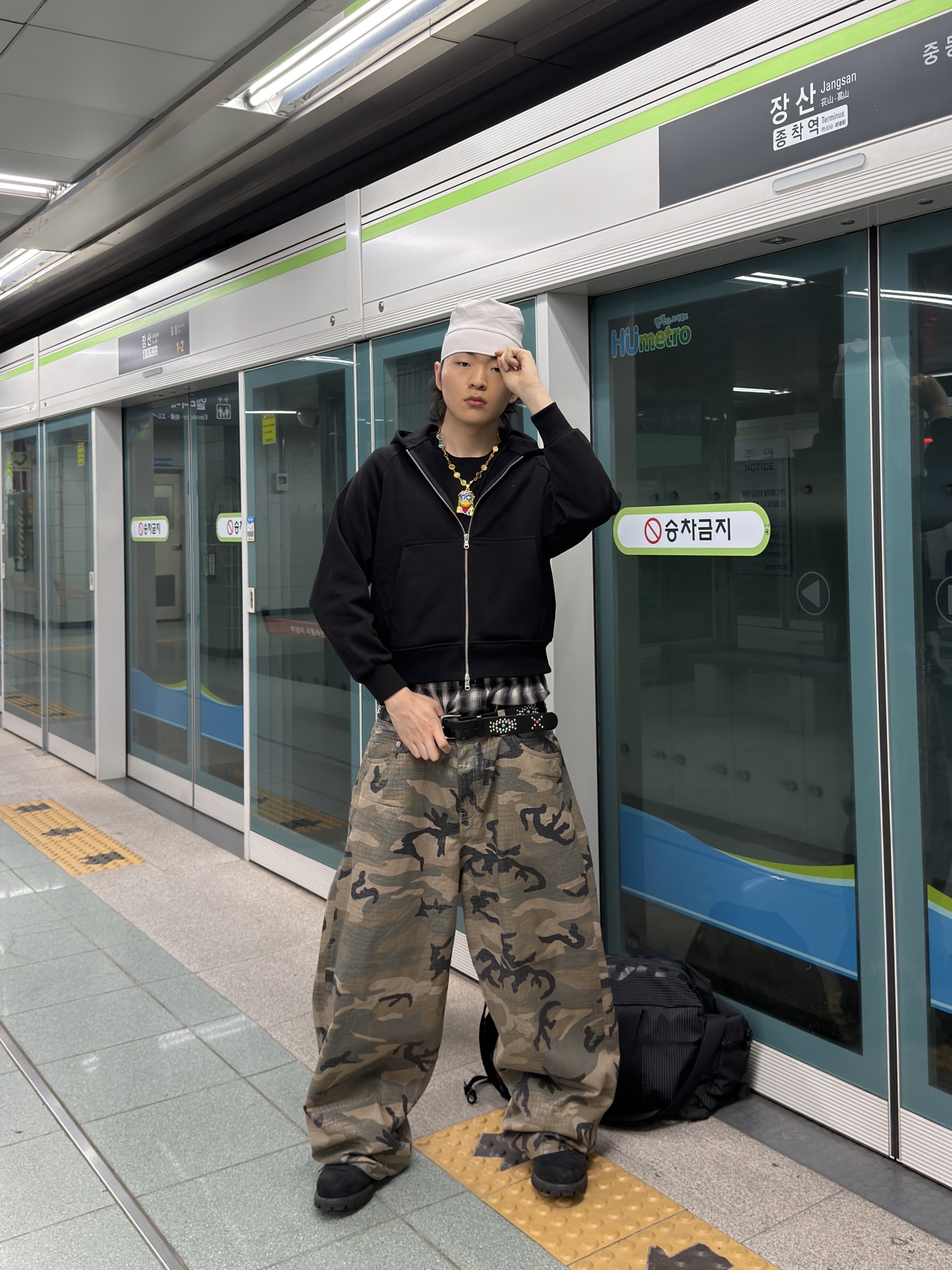 Timberland Premium 6 inch Waterproof Boot Black Nubuck - Wide, Supreme Duffle Bag Black - 24SS 착용 스타일 - 1