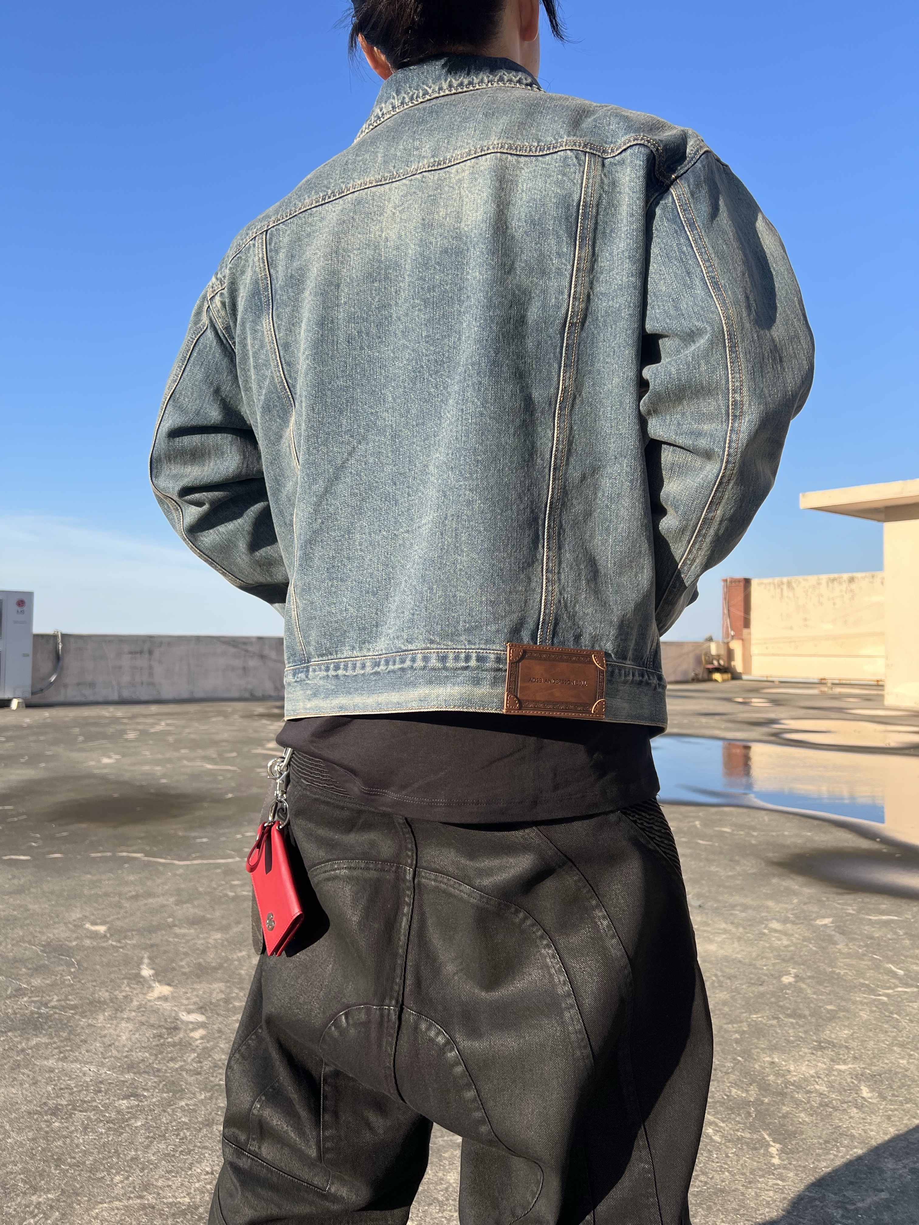 Peaceminusone x The Conveni Bulldog Clip White, Undermycar MU.128 Original Logo Cracked Leather Belt Silver / Black 착용 스타일 - 9