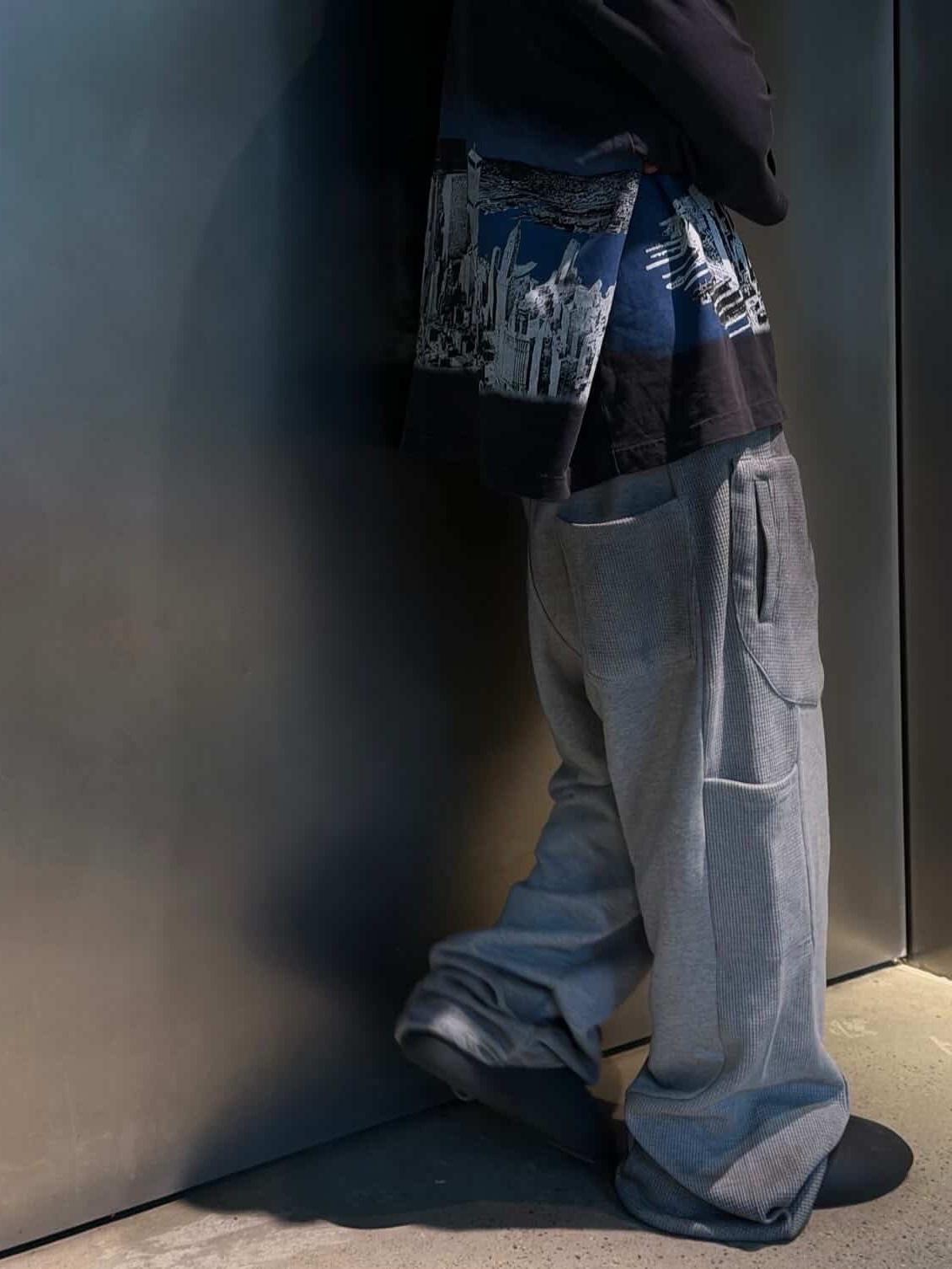 BLR Waffle Mix Washed Sweat Pants Melange Grey 착용 스타일