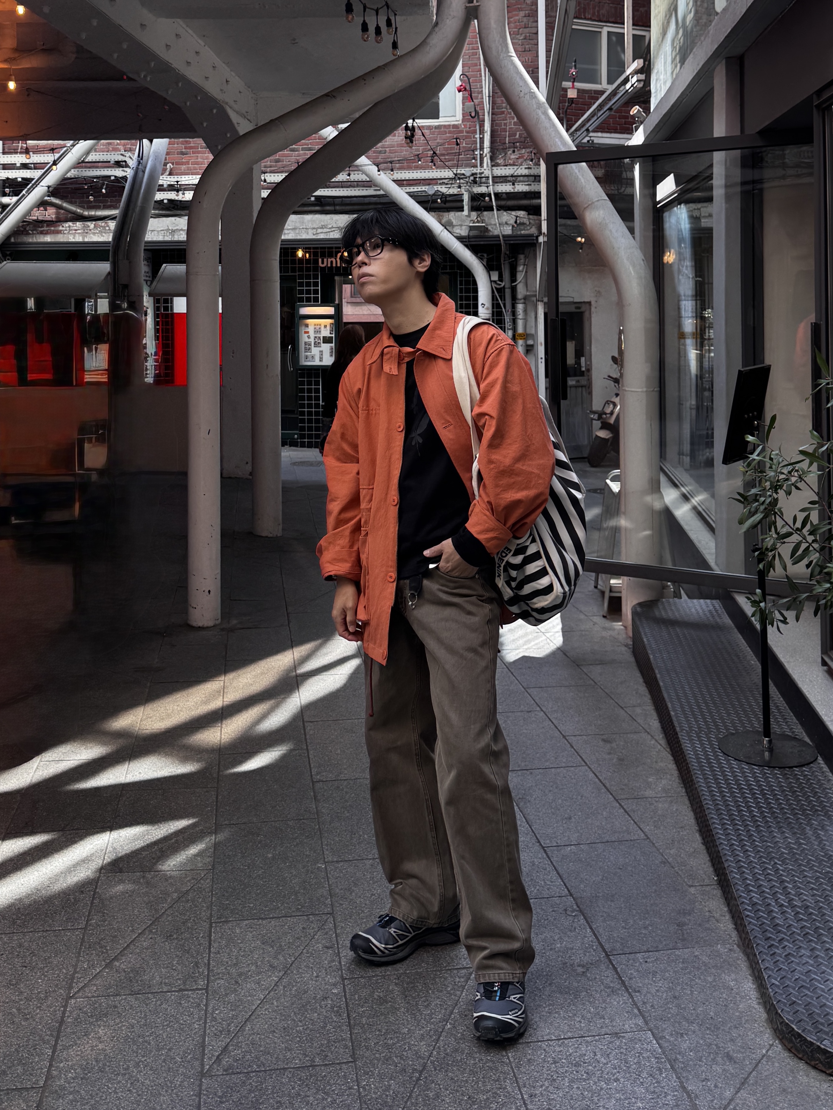 Gentle Monster x Maison Margiela MM113 Black Clear, Salomon XT-6 Gore-Tex Black Ebony 착용 스타일 - 1