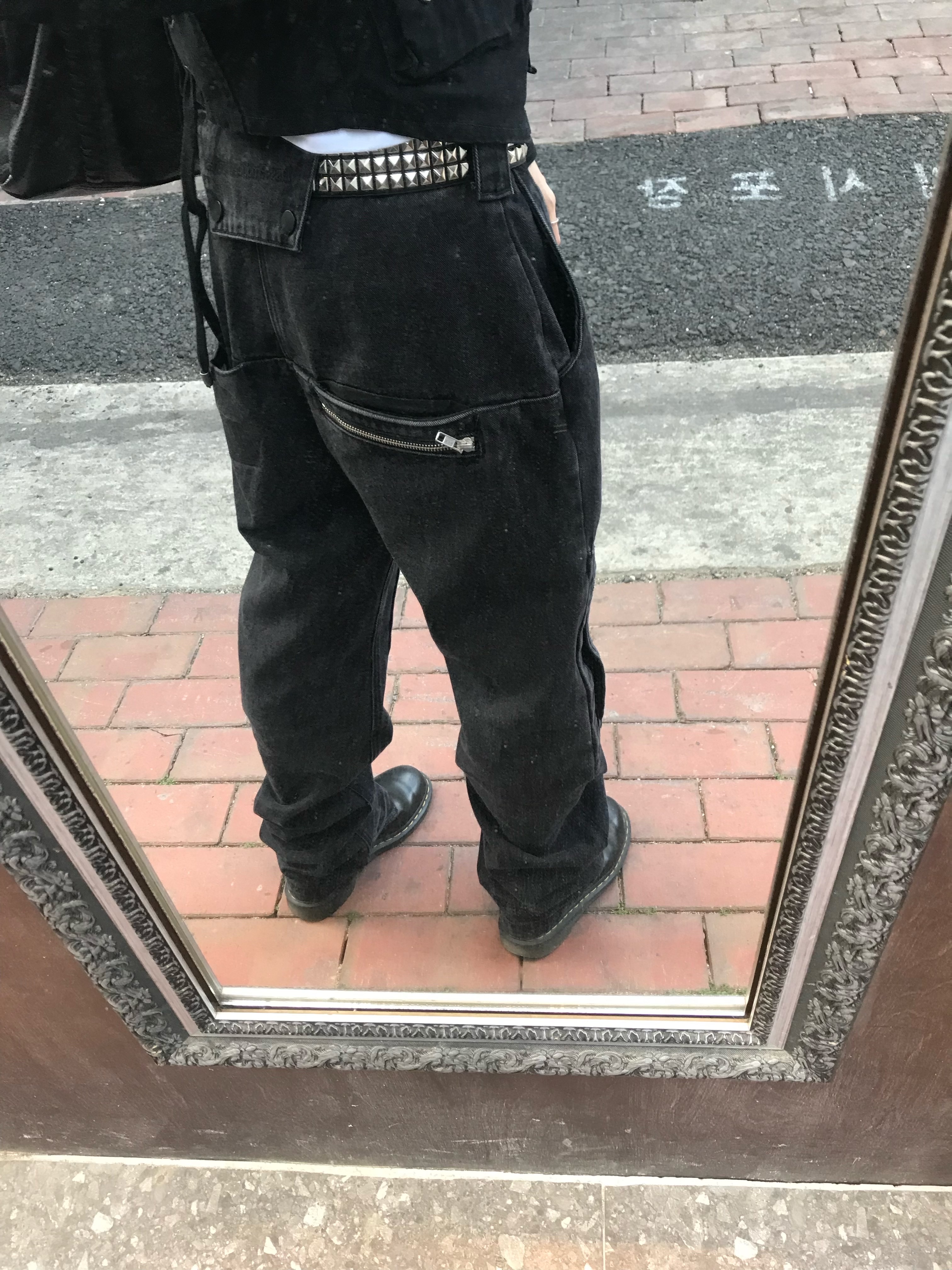 Dr. Martens 1460 Smooth Boots Black 착용 스타일 - 2