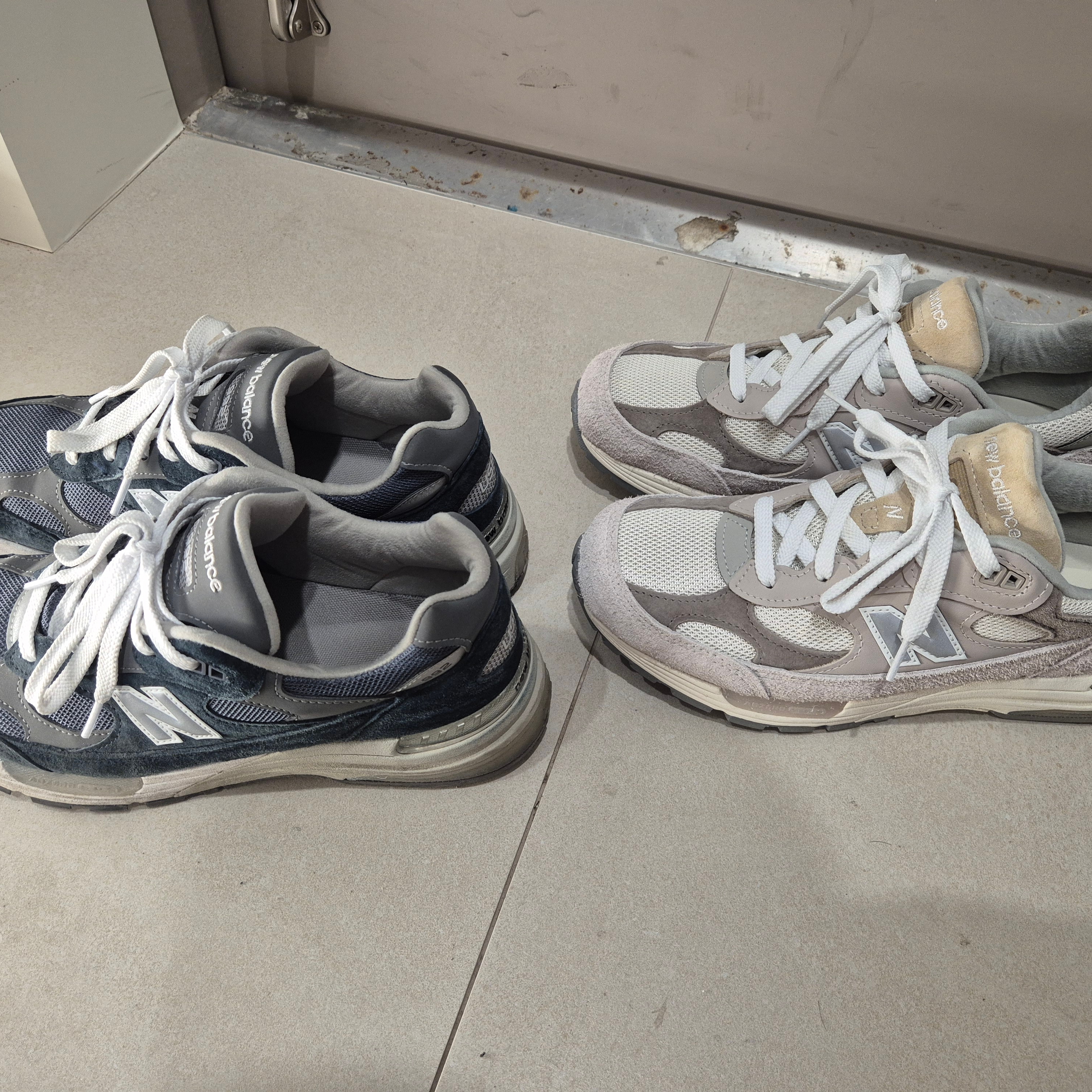 New Balance 992 Made in USA Moonrock Mushroom 착용 스타일 - 2