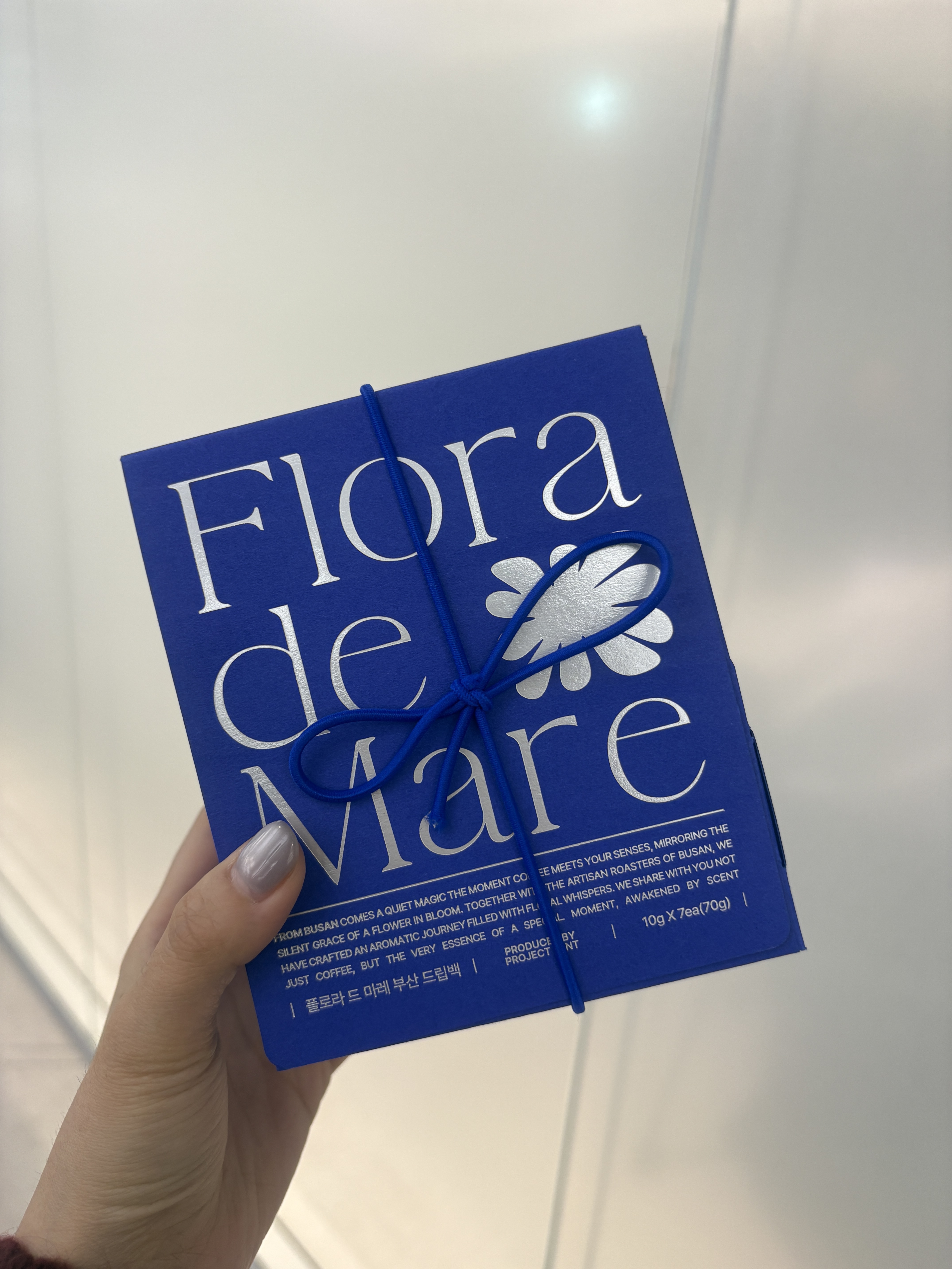 [KREAM 단독] PROJECT RENT Flora De Mare Busan Drip Bag Coffee 10g*7ea 착용 스타일 - 6