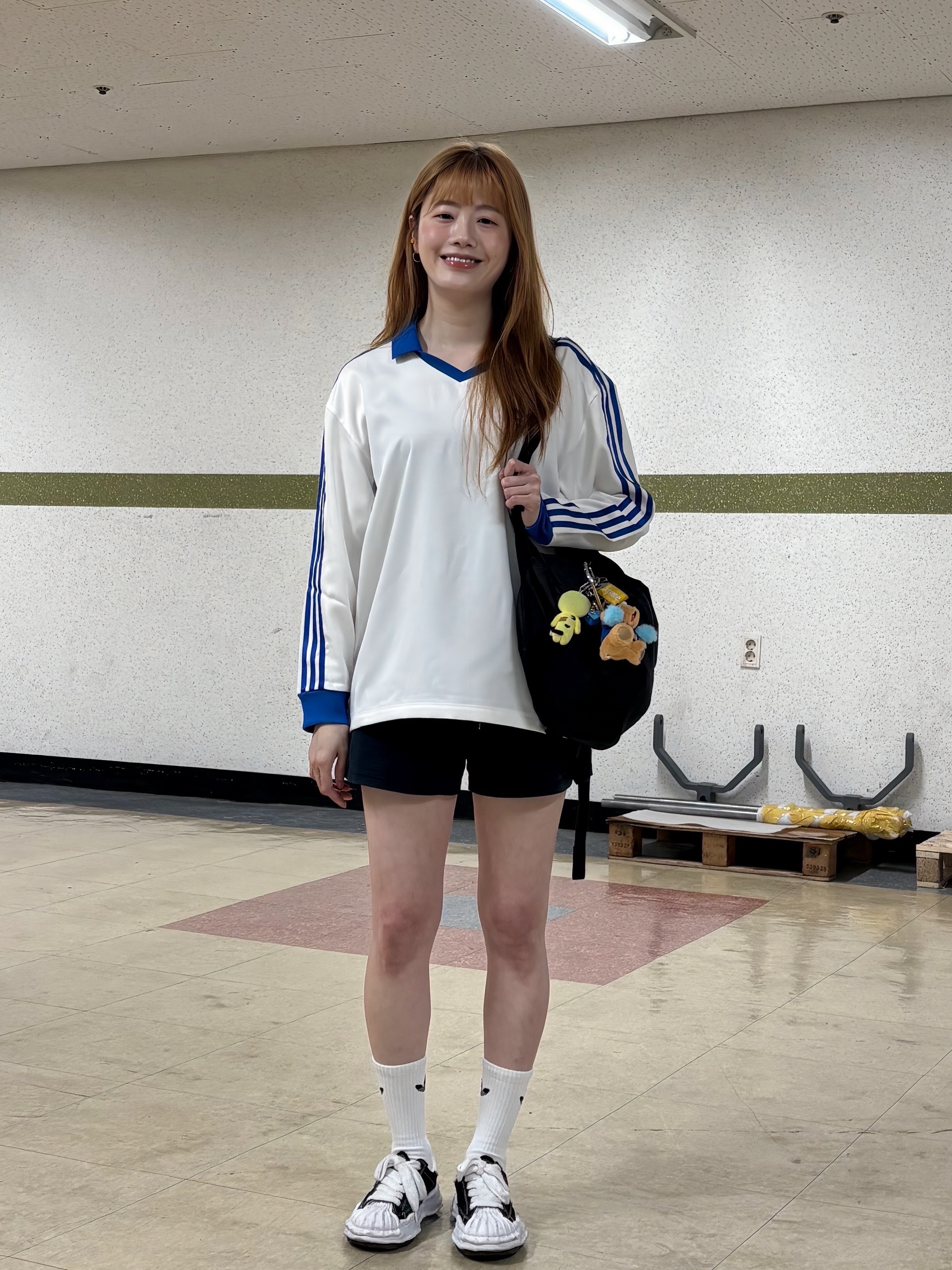 (W) Adidas 3-Stripes Satin Long Sleeve T-Shirt Cloud White - KR Sizing, Maison Mihara Yasuhiro Blakey OG Sole Canvas Low-top Sneakers Black White 착용 스타일 - 6