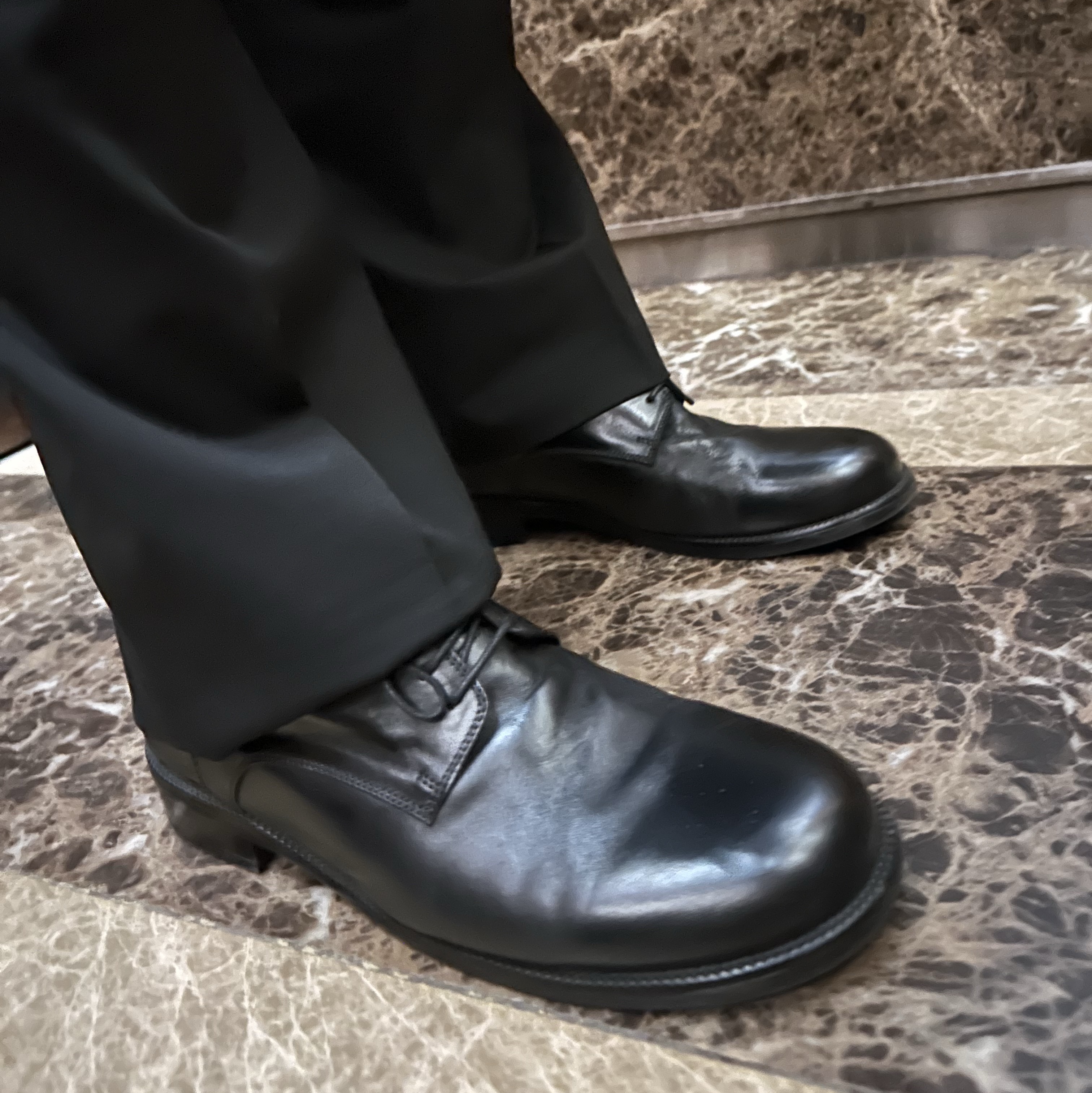 Gentle Monster x Maison Margiela MM114 Black Clear, Yase Holy Horsehide Comfort Derby Shoes Brown 착용 스타일 - 2