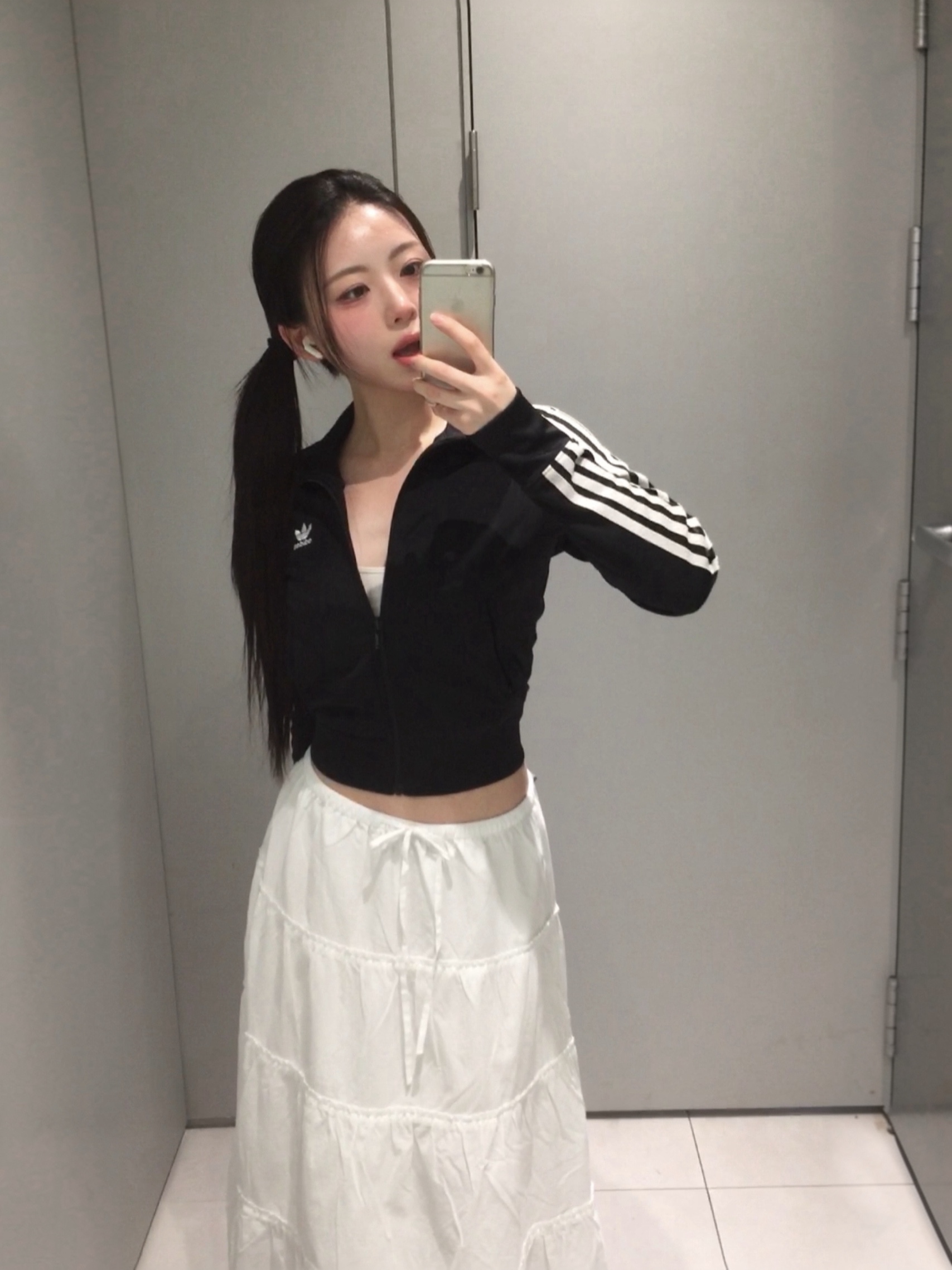 Adidas Adicolor Classics Firebird Track Top Black - KR Sizing, (W) Adidas Adicolor Classic Firebird Track Top Black - KR Sizing 착용 스타일 - 1