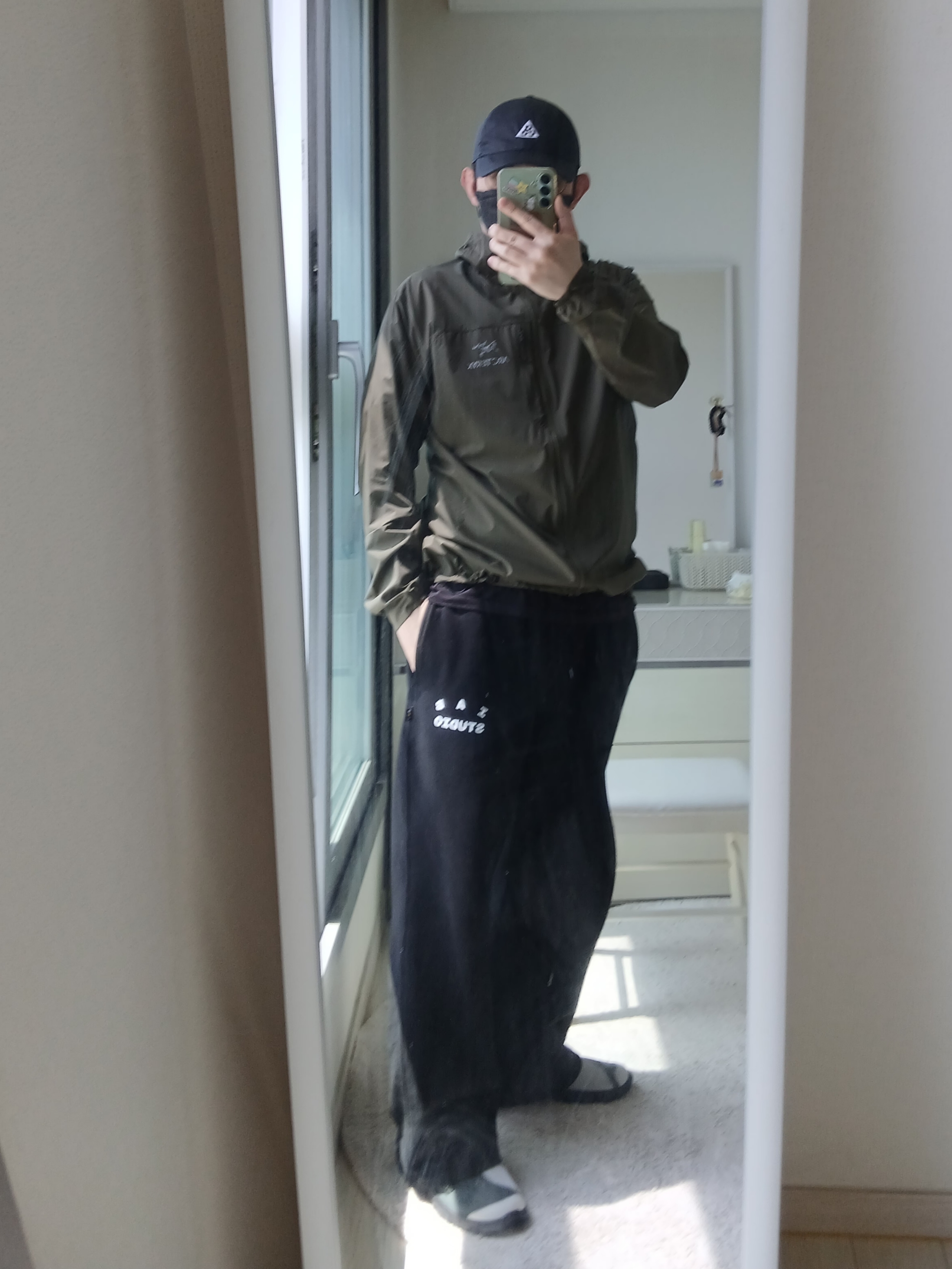 Nike ACG Trail Cap Black, IAB Studio IAB Sweatpants Black 착용 스타일 - 2