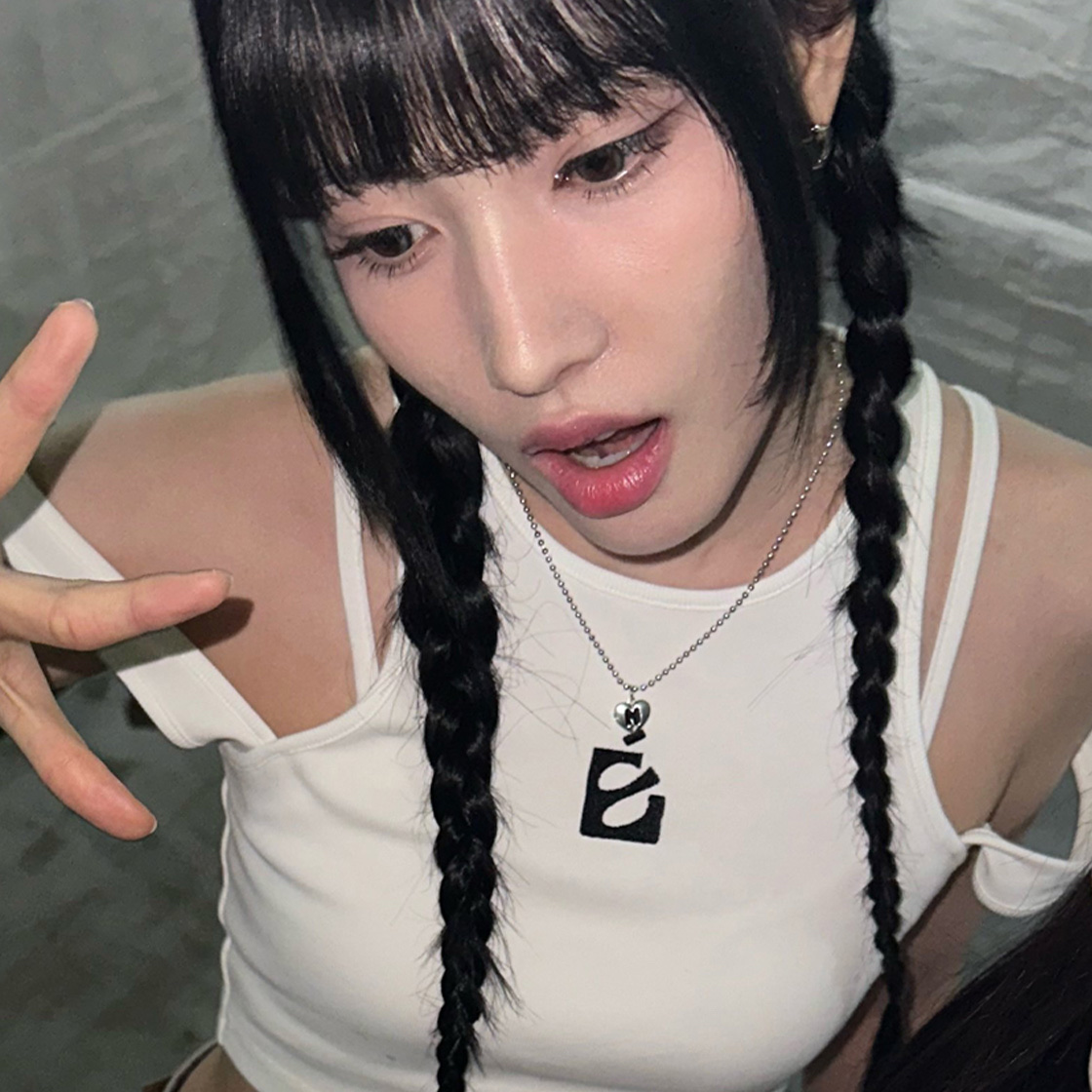 Nonenon N Love Necklace Black 착용 스타일