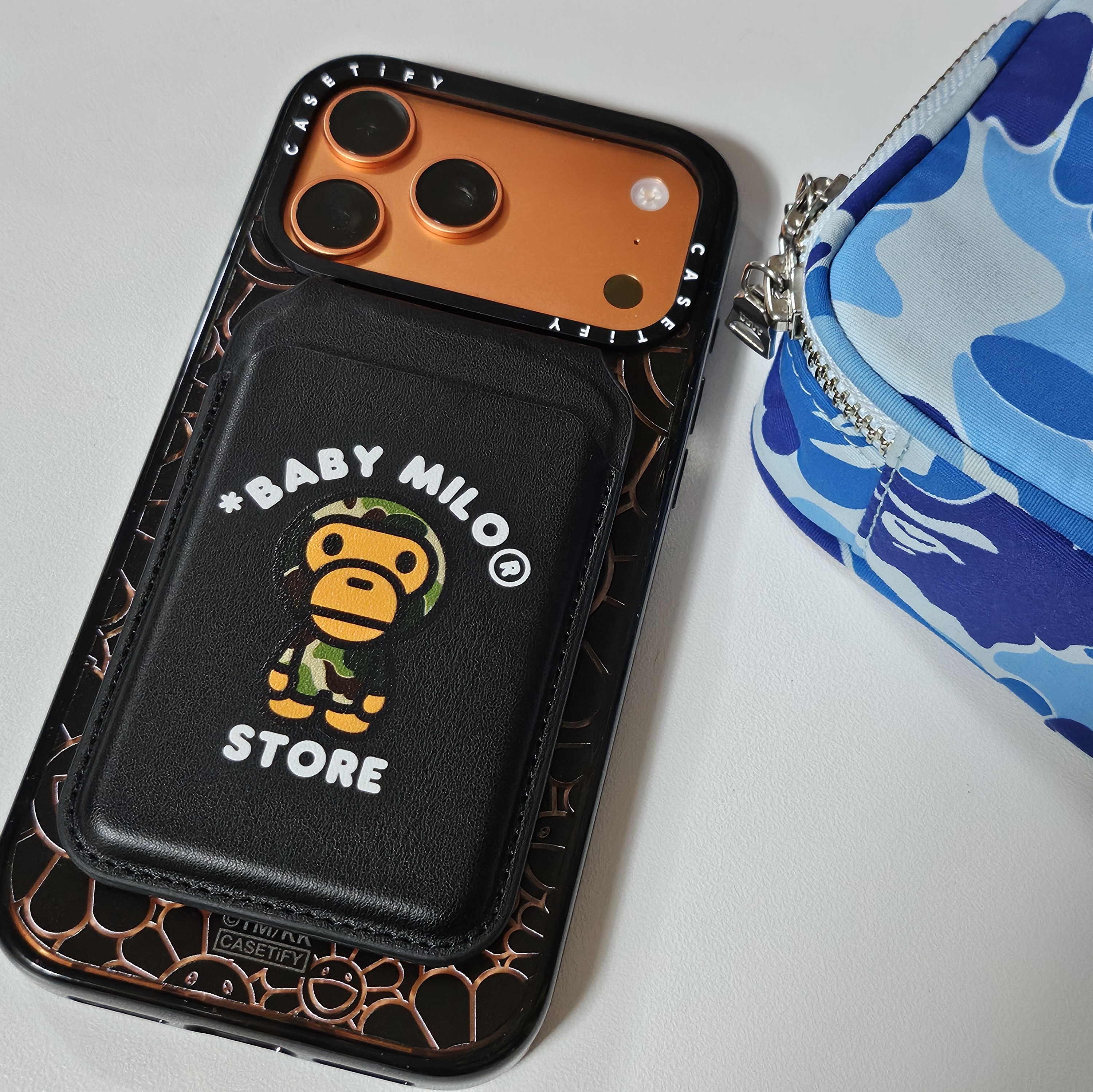 BAPE Baby Milo MagSafe Card Holder Black, Casetify x Murakami Takashi iPhone Multi Flowers Rainbow Phone Magsafe Impact Case Black 착용 스타일