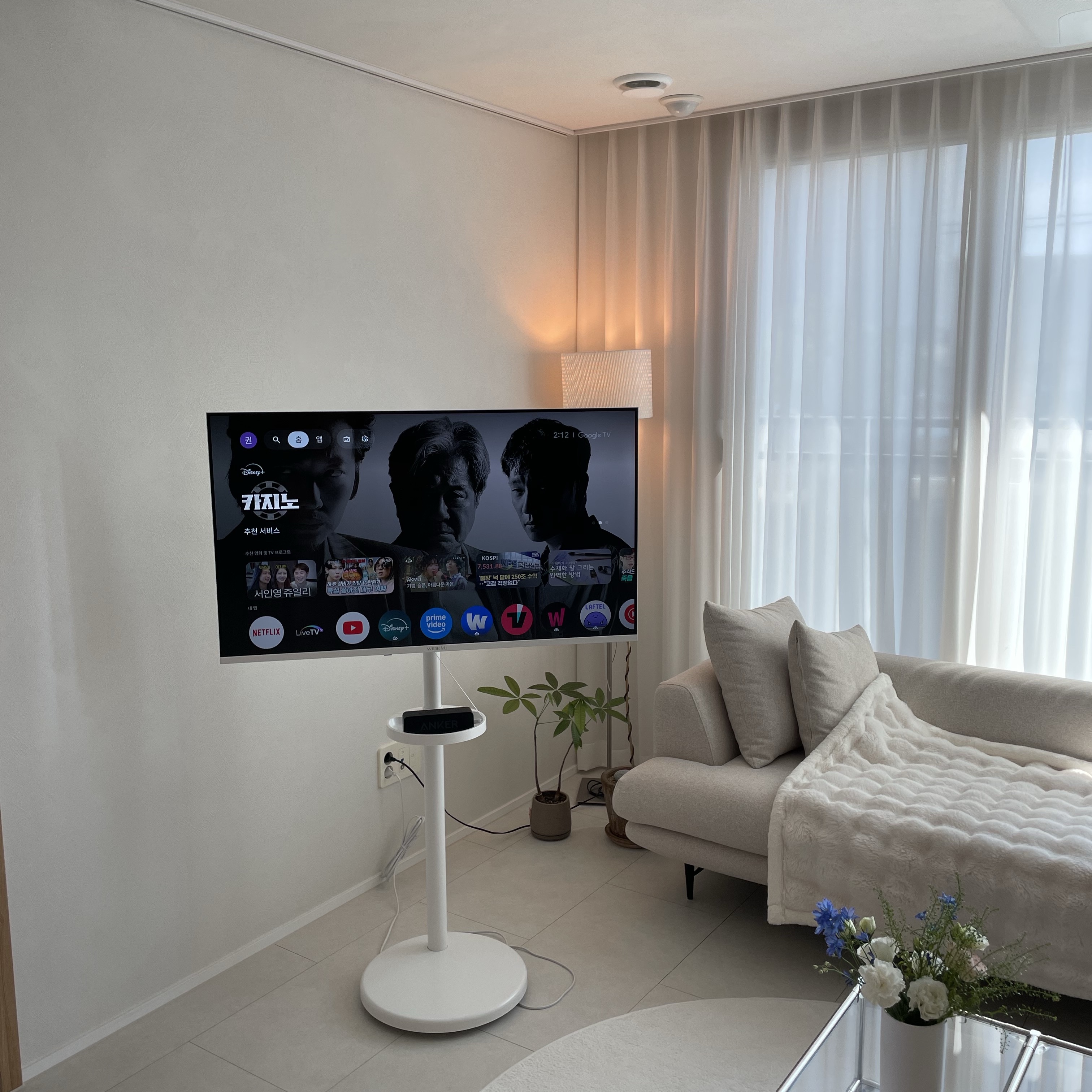 [15% 쿠폰] WIDEVU WideMovingVu White Edition V3 Set QLED 109cm (43 in) 4K UHD Smart Mobile TV 착용 스타일