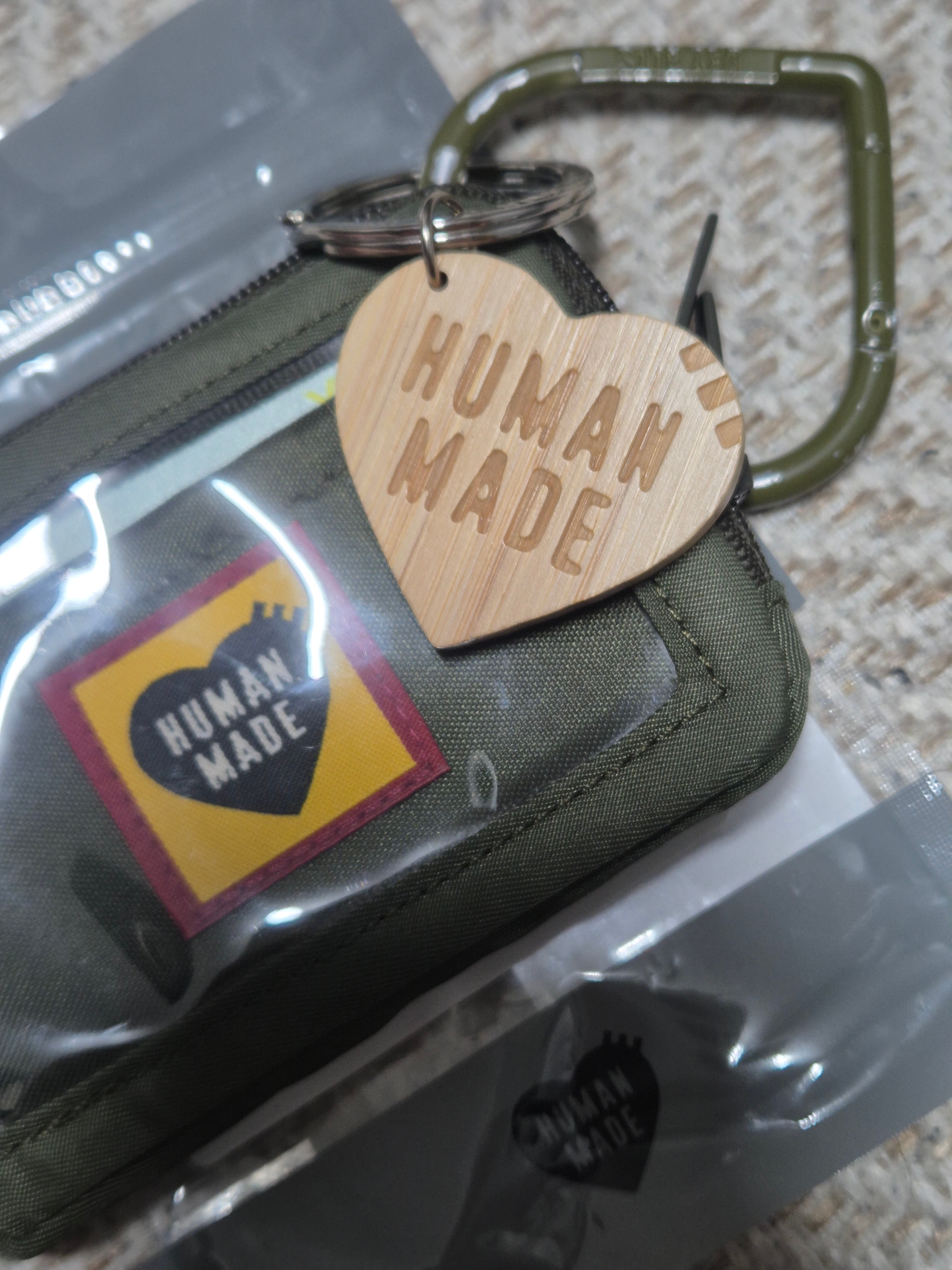 Human Made Heart Bamboo Keyring Beige, Human Made Military Card Case Olive Drab 착용 스타일
