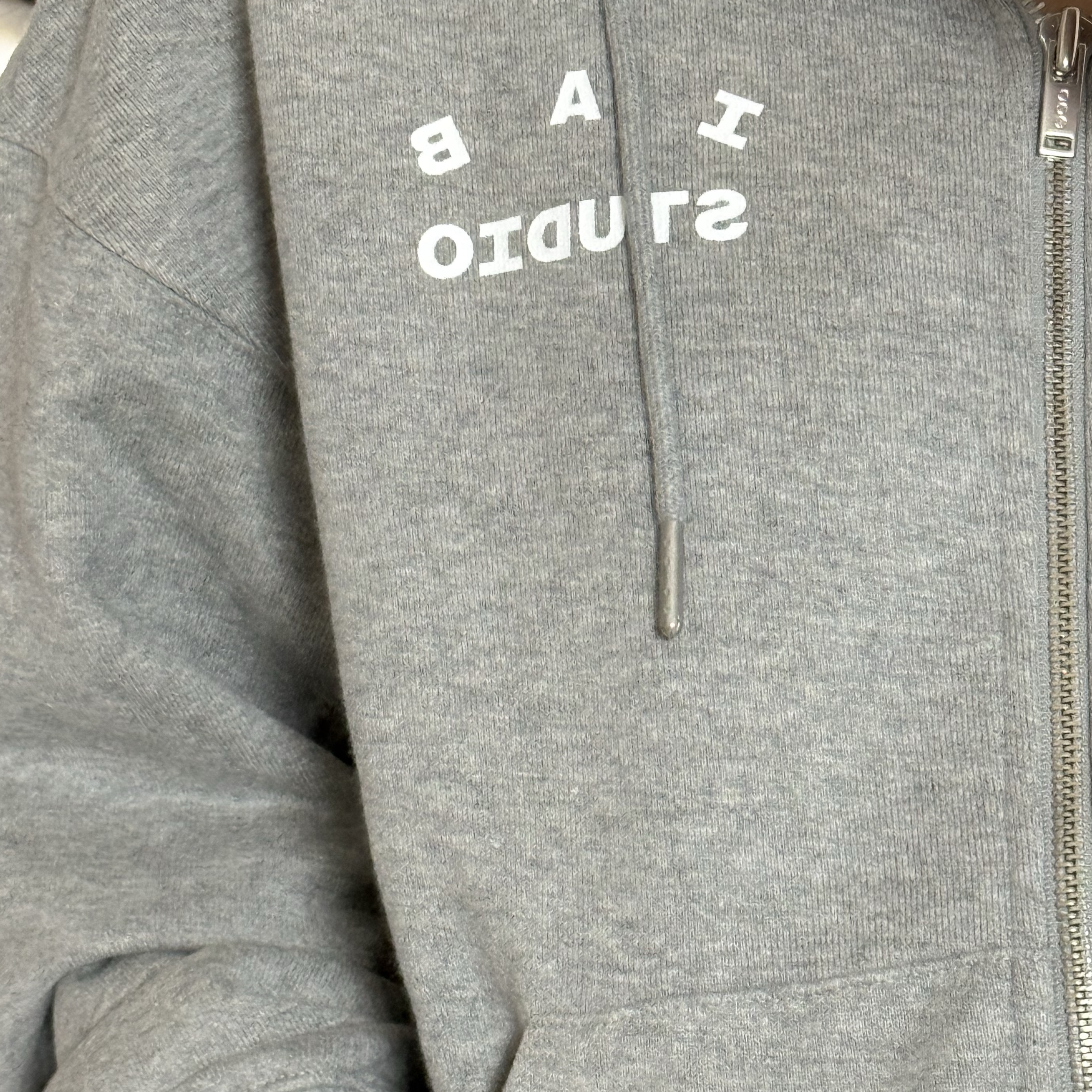 IAB Studio Zip-Up Hoodie Melange Gray - 26SS 착용 스타일