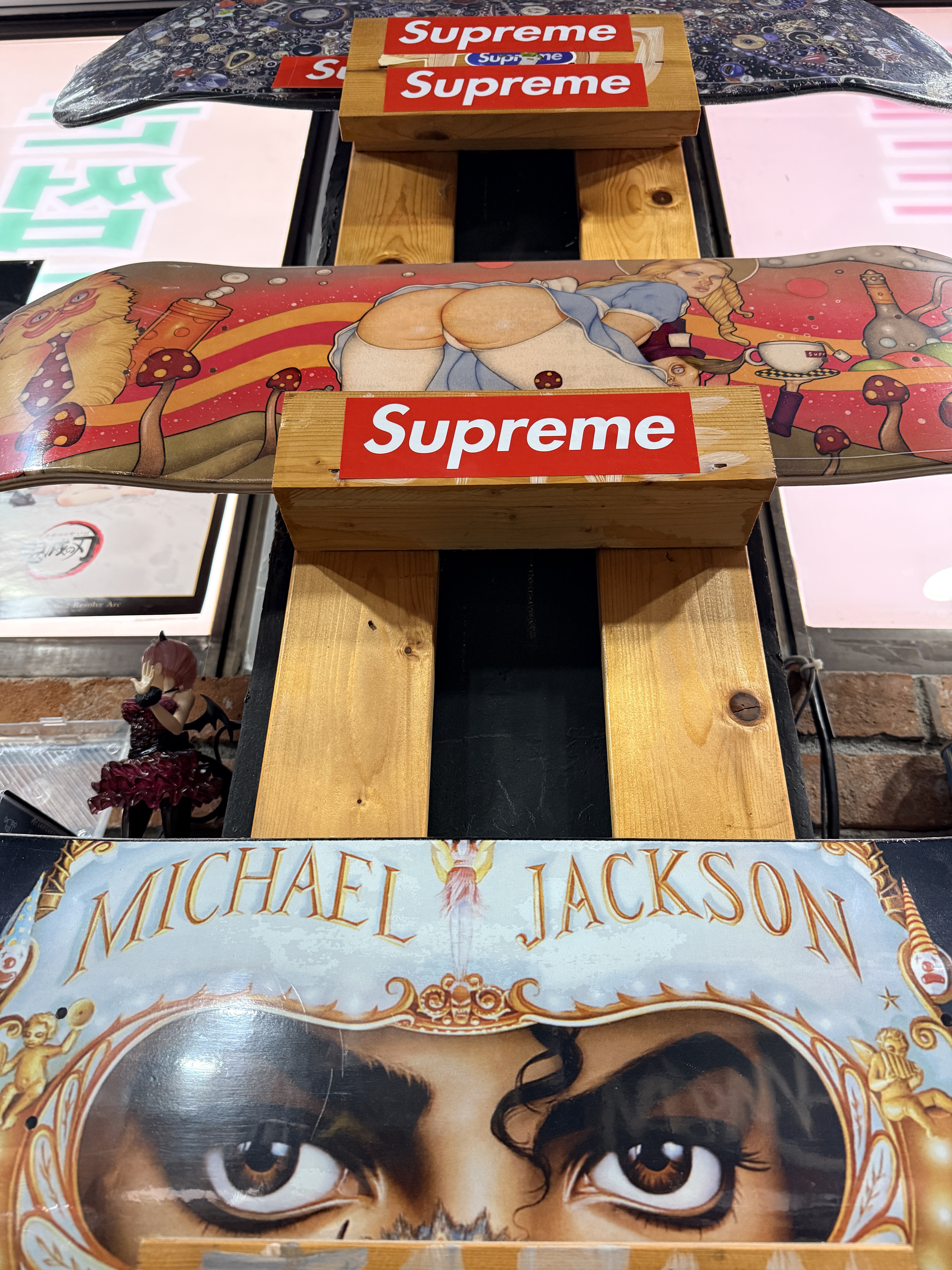 Supreme Alice Skateboard Multicolor 8.375" x 32.125"  - 26SS 착용 스타일 - 2