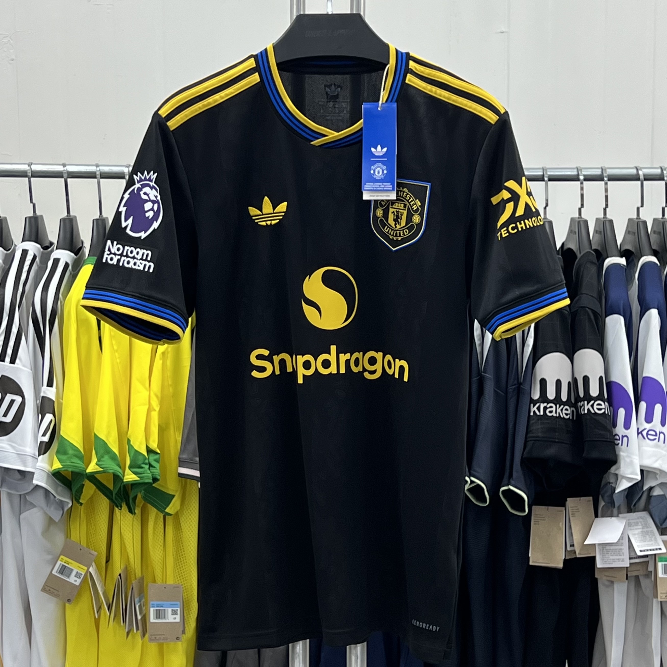 Adidas Manchester United 91 Away Long Sleeve Jersey White - KR Sizing, Adidas Manchester United Originals Track Top Black Red - KR Sizing 착용 스타일 - 2