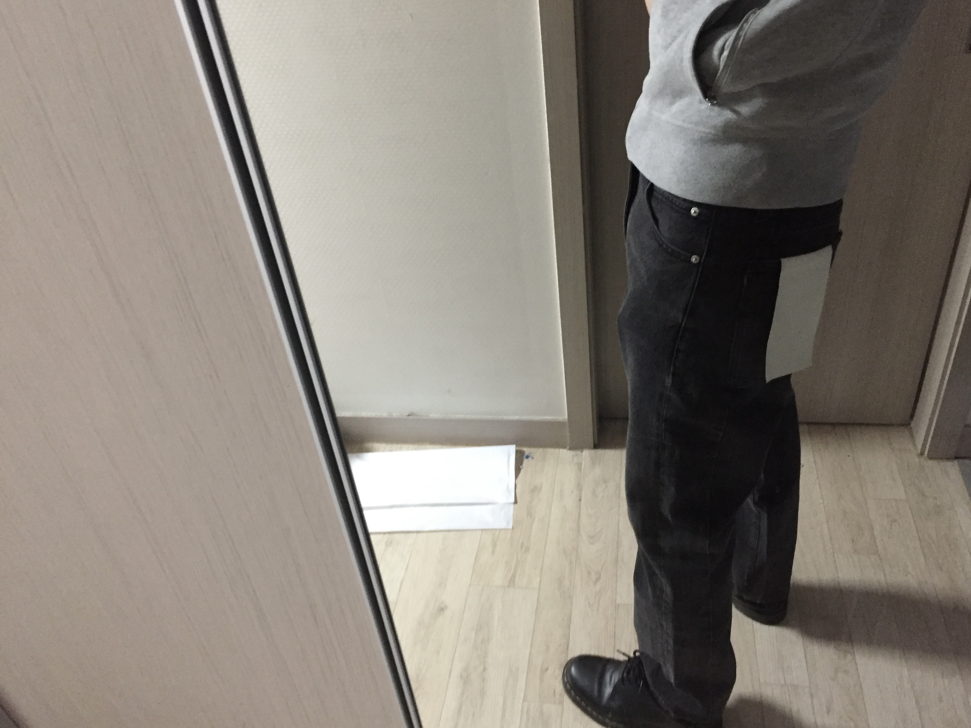 Dr. Martens 1461 Smooth Black, Play Comme Des Garcons 5 Hearts Zip-Up Sweatshirt Grey 착용 스타일 - 3