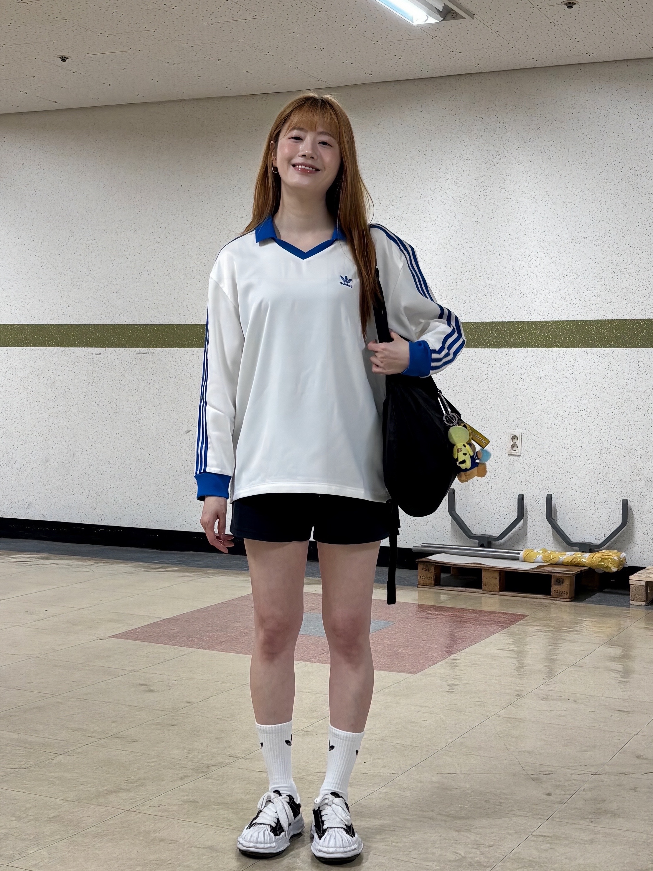 (W) Adidas 3-Stripes Satin Long Sleeve T-Shirt Cloud White - KR Sizing, Maison Mihara Yasuhiro Blakey OG Sole Canvas Low-top Sneakers Black White 착용 스타일 - 9