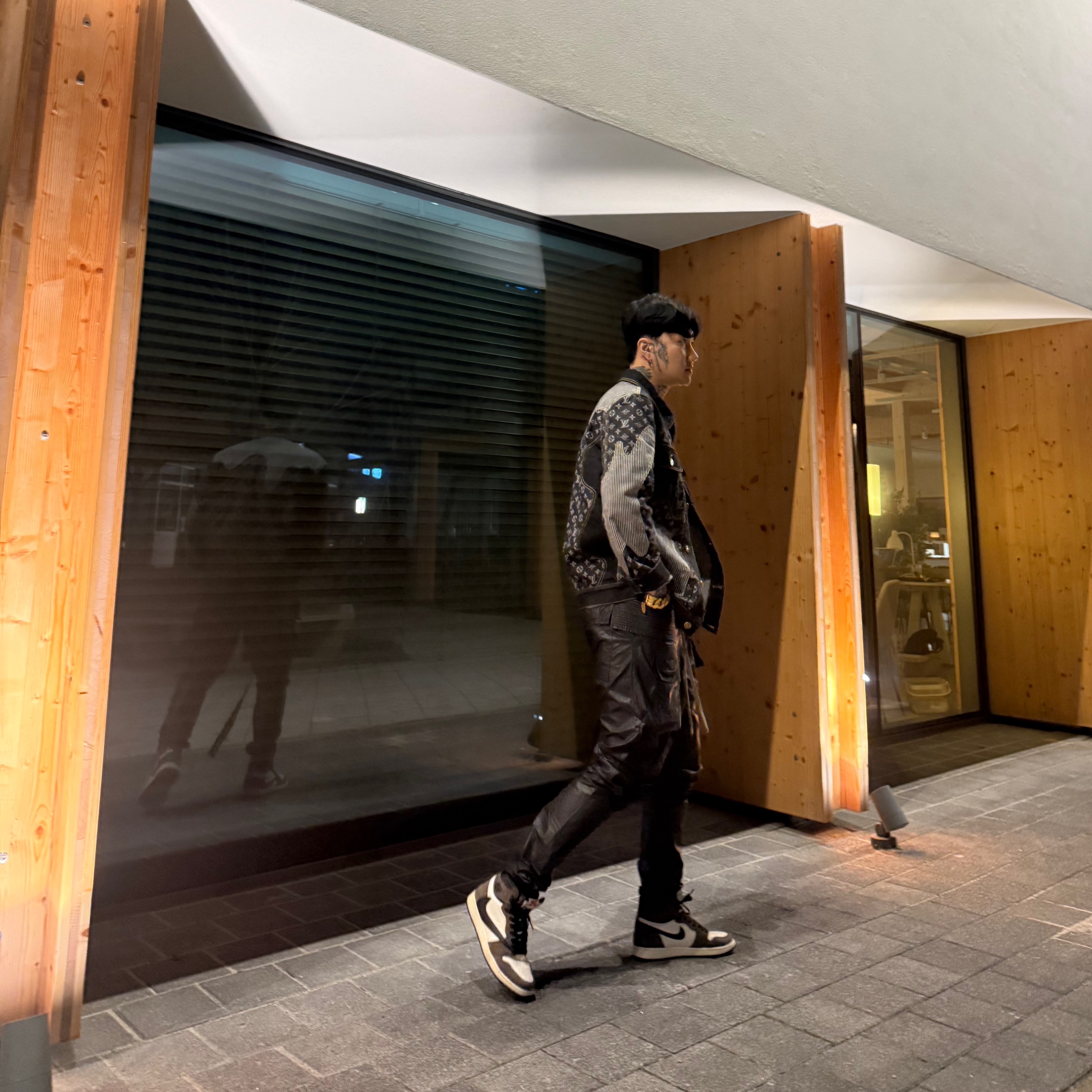 Jordan 1 x Travis Scott Retro High OG SP Mocha, Rick Owens Drkshdw Creatch Cargo Drawstring Pants Black Wax 착용 스타일