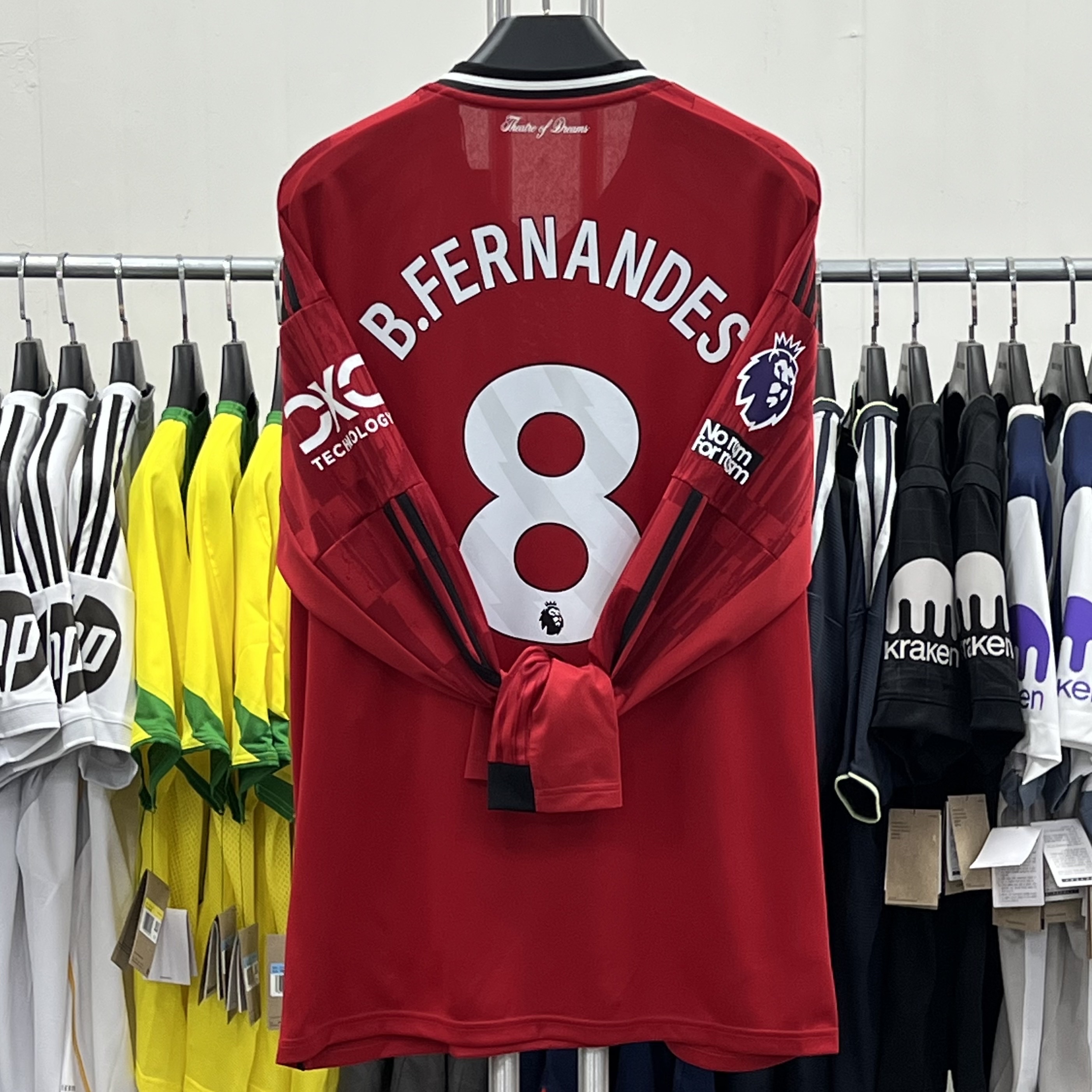 Adidas Manchester United 91 Away Long Sleeve Jersey White - KR Sizing, Adidas Manchester United Originals Track Top Black Red - KR Sizing 착용 스타일 - 1