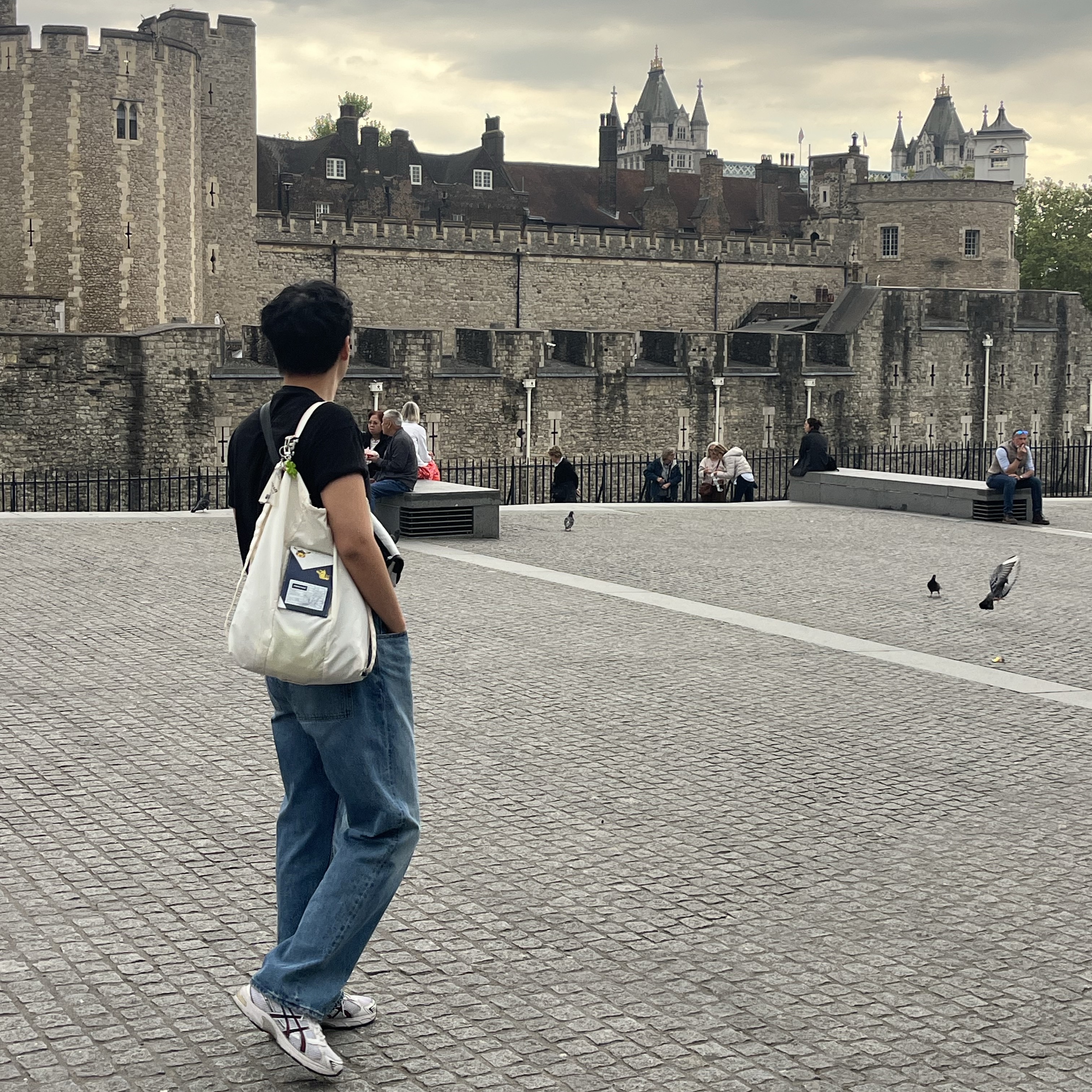 Uniqlo x JW Anderson Straight Jean Blue - KR 착용 스타일