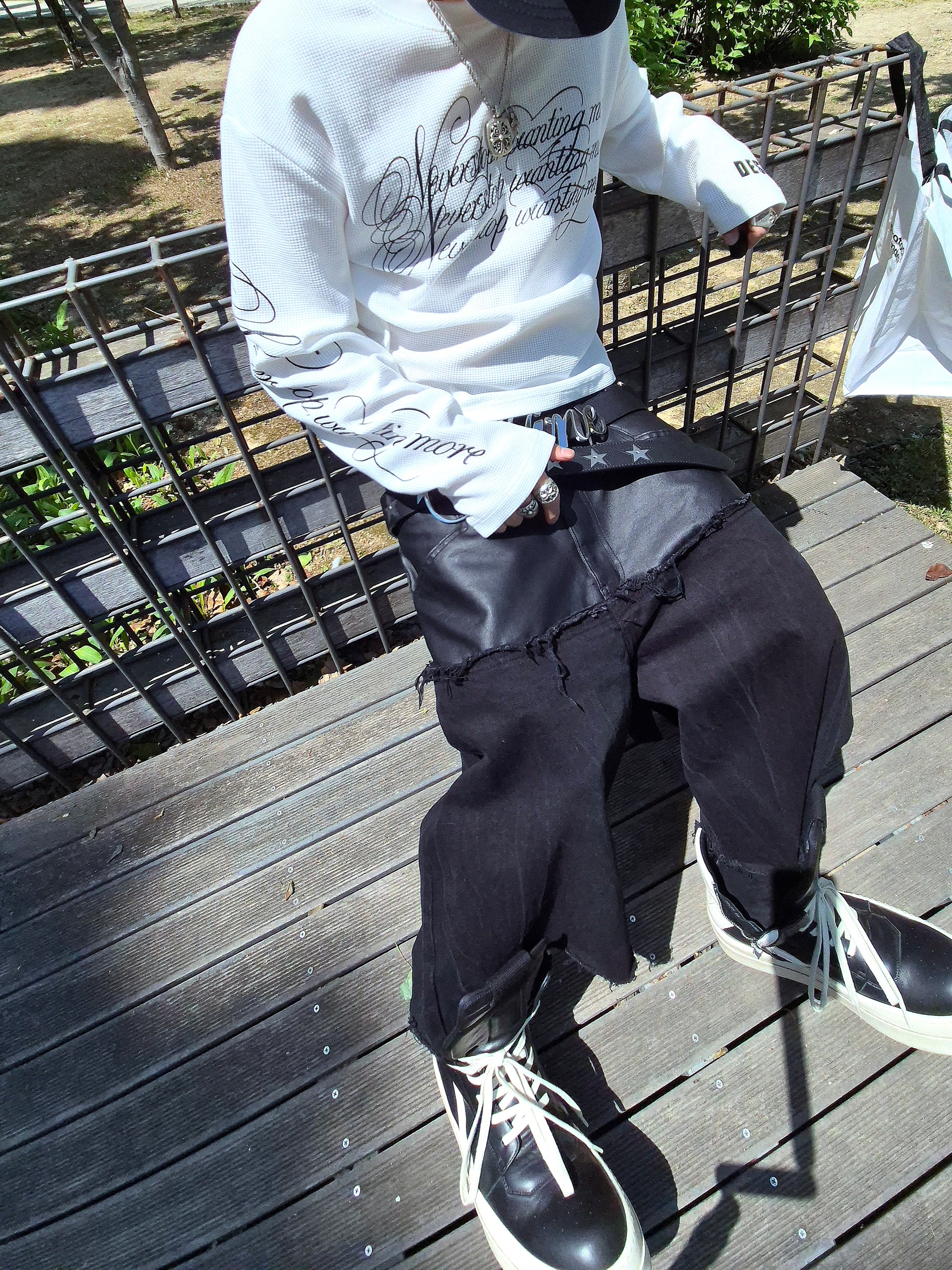 Rick Owens Mega Bumper Geobasket Black Milk, Chrome Hearts CH Hollywood Trucker Hat Black White 착용 스타일 - 3